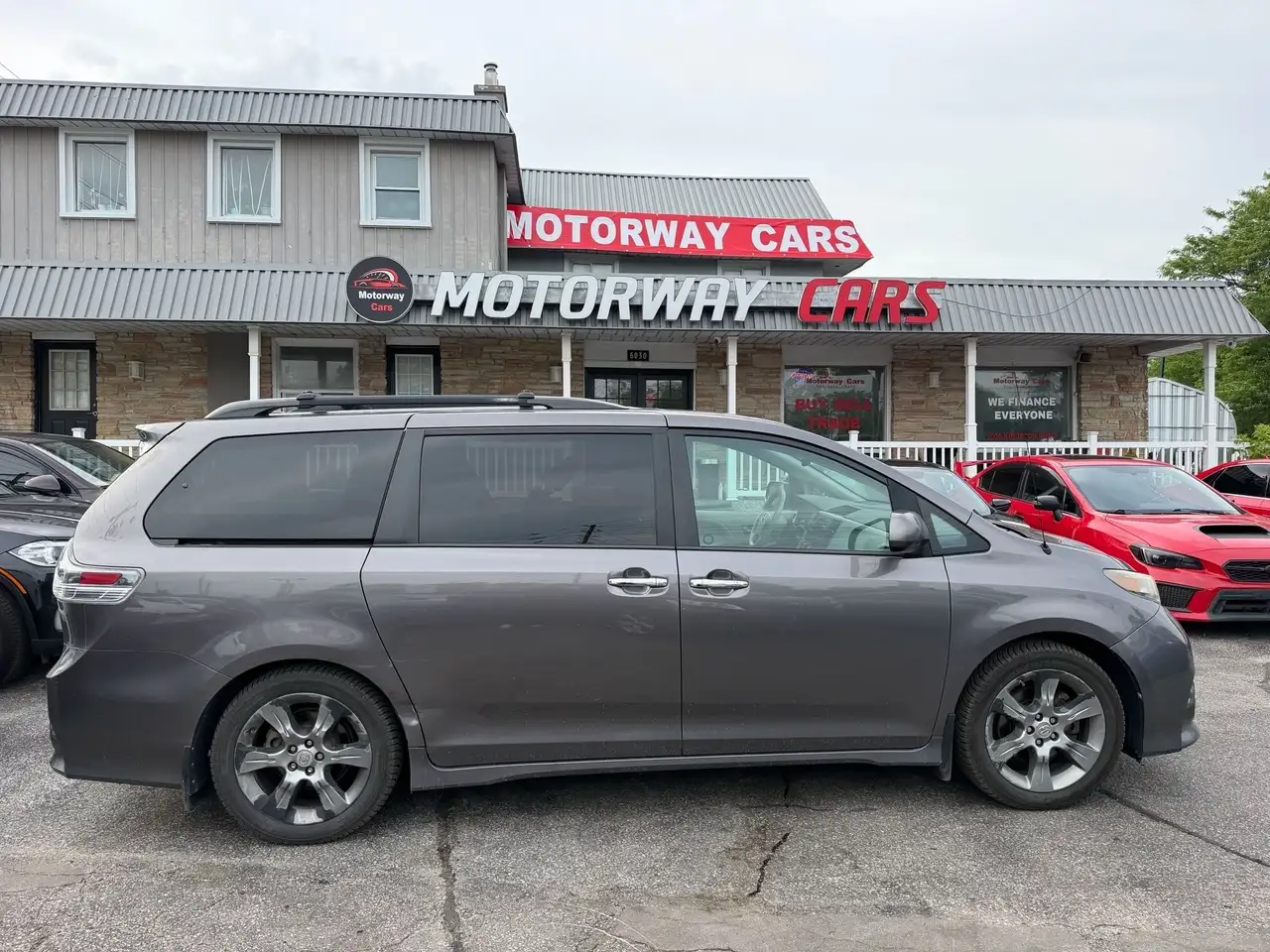 Toyota Sienna photo Toyota Sienna