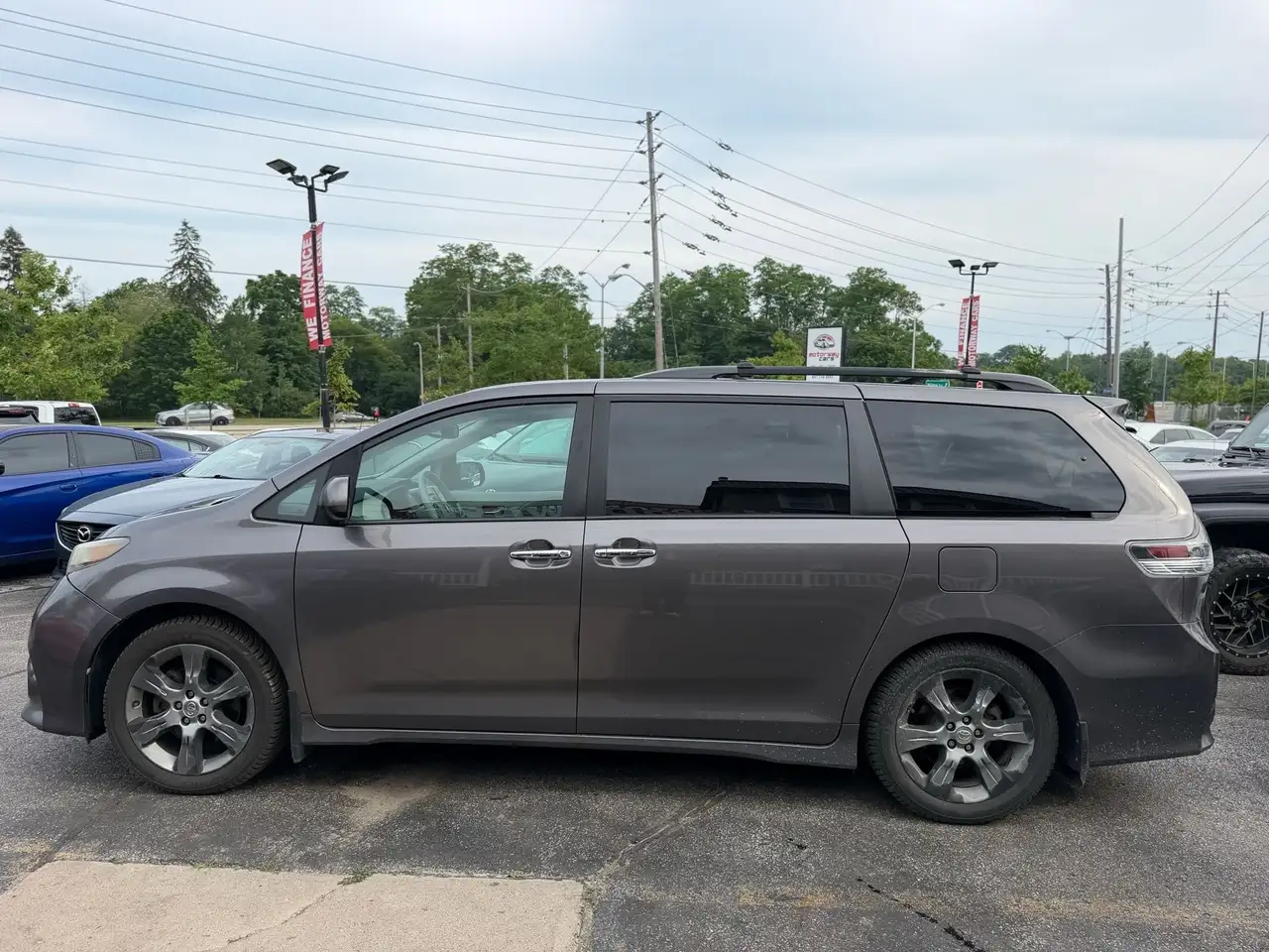 Toyota Sienna photo Toyota Sienna