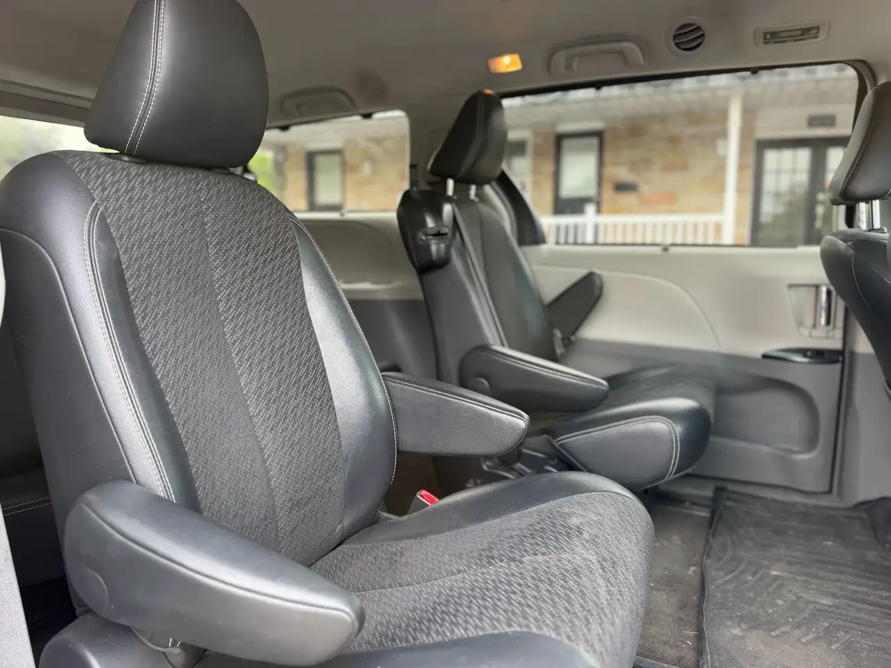 Toyota Sienna photo Toyota Sienna