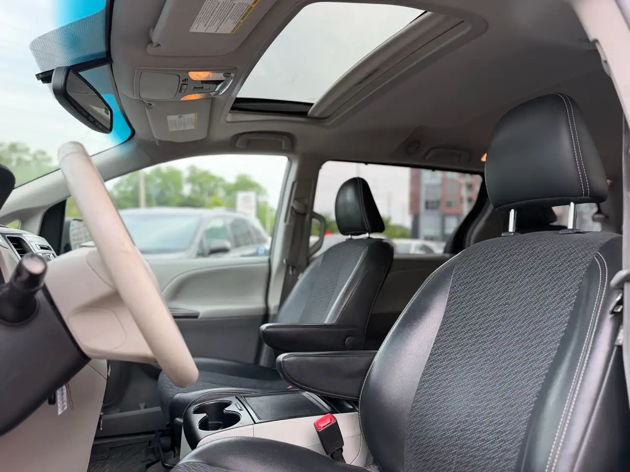 Toyota Sienna photo Toyota Sienna