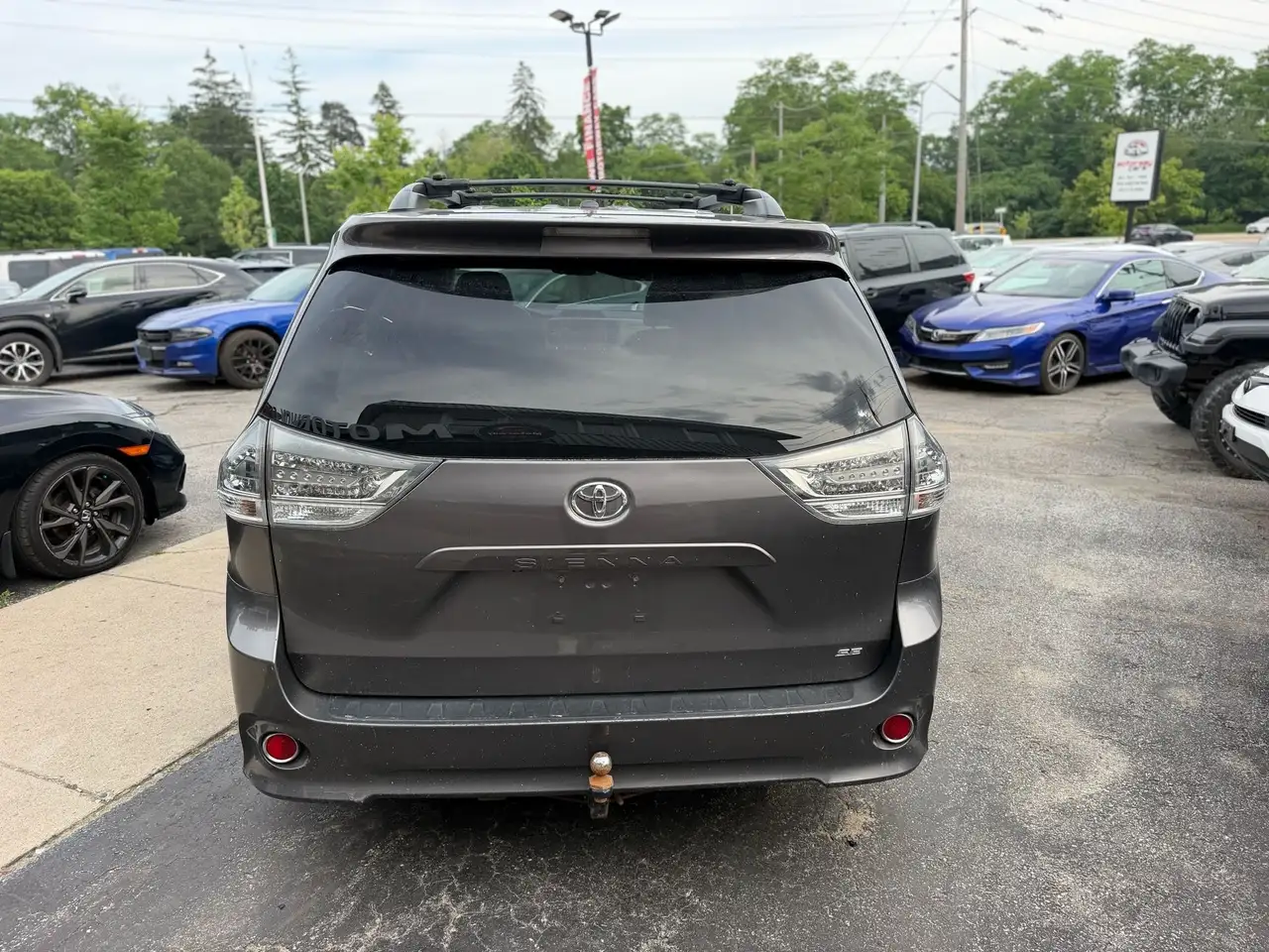 Toyota Sienna photo Toyota Sienna