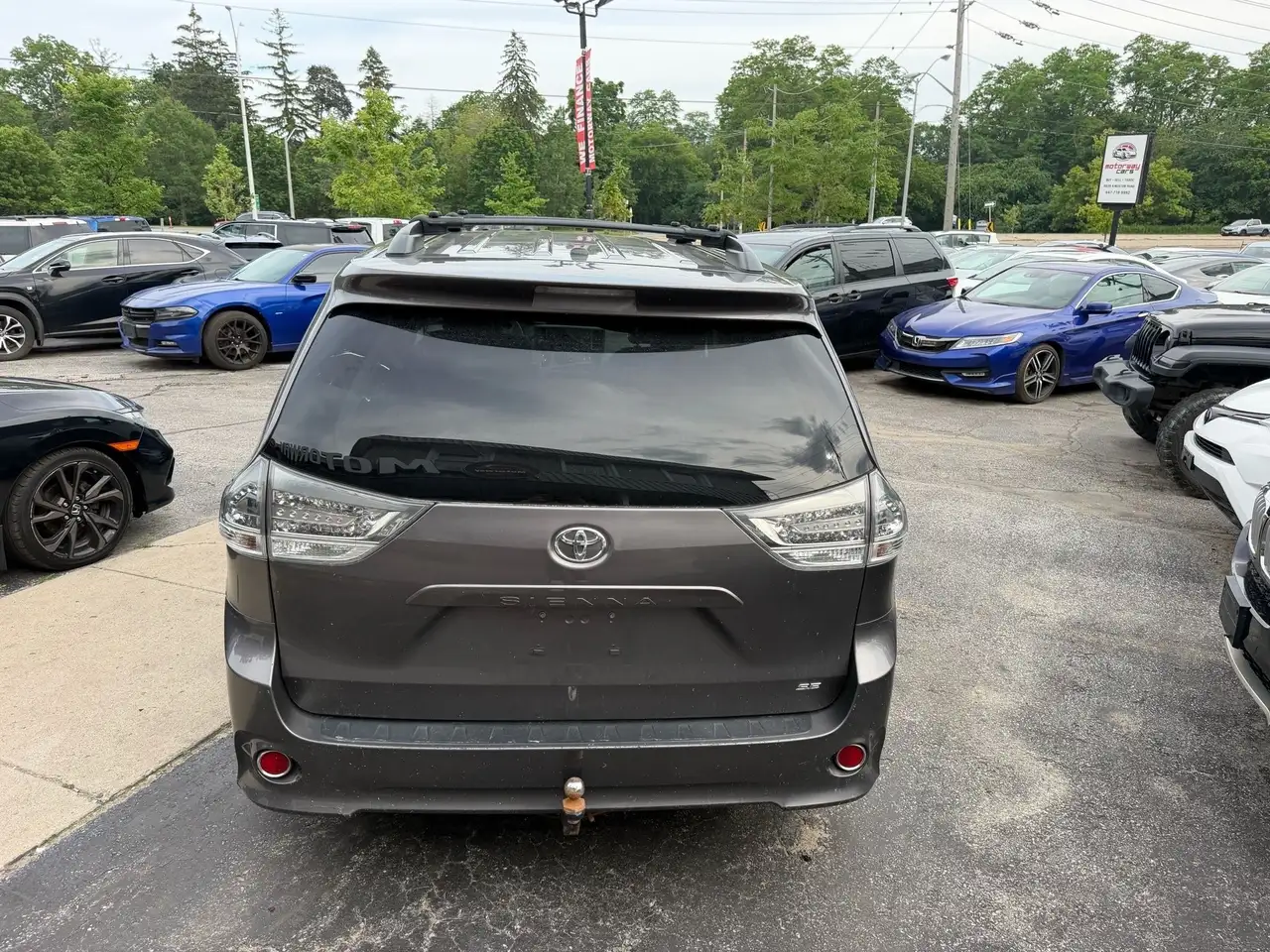 Toyota Sienna photo Toyota Sienna