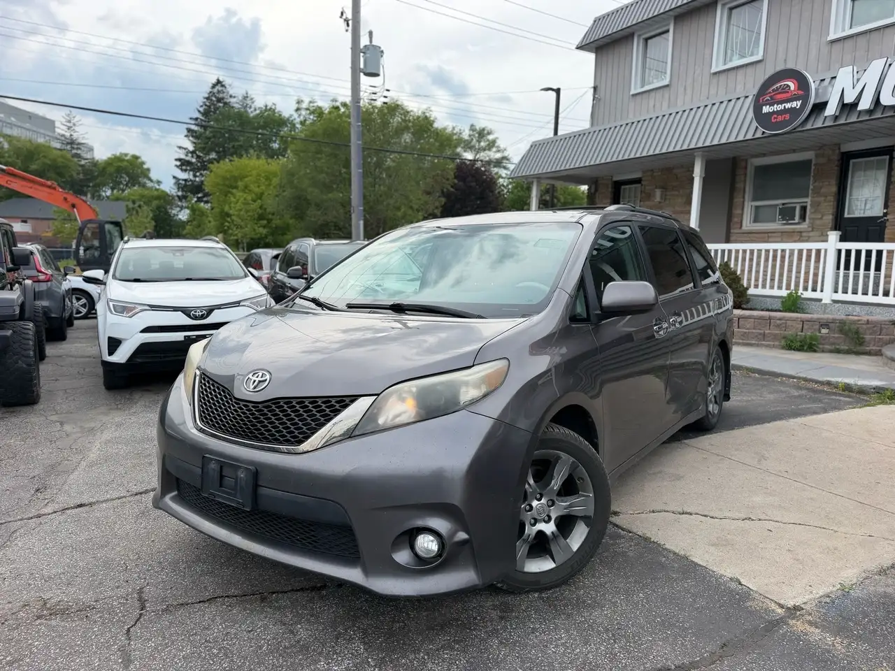 Toyota Sienna photo Toyota Sienna