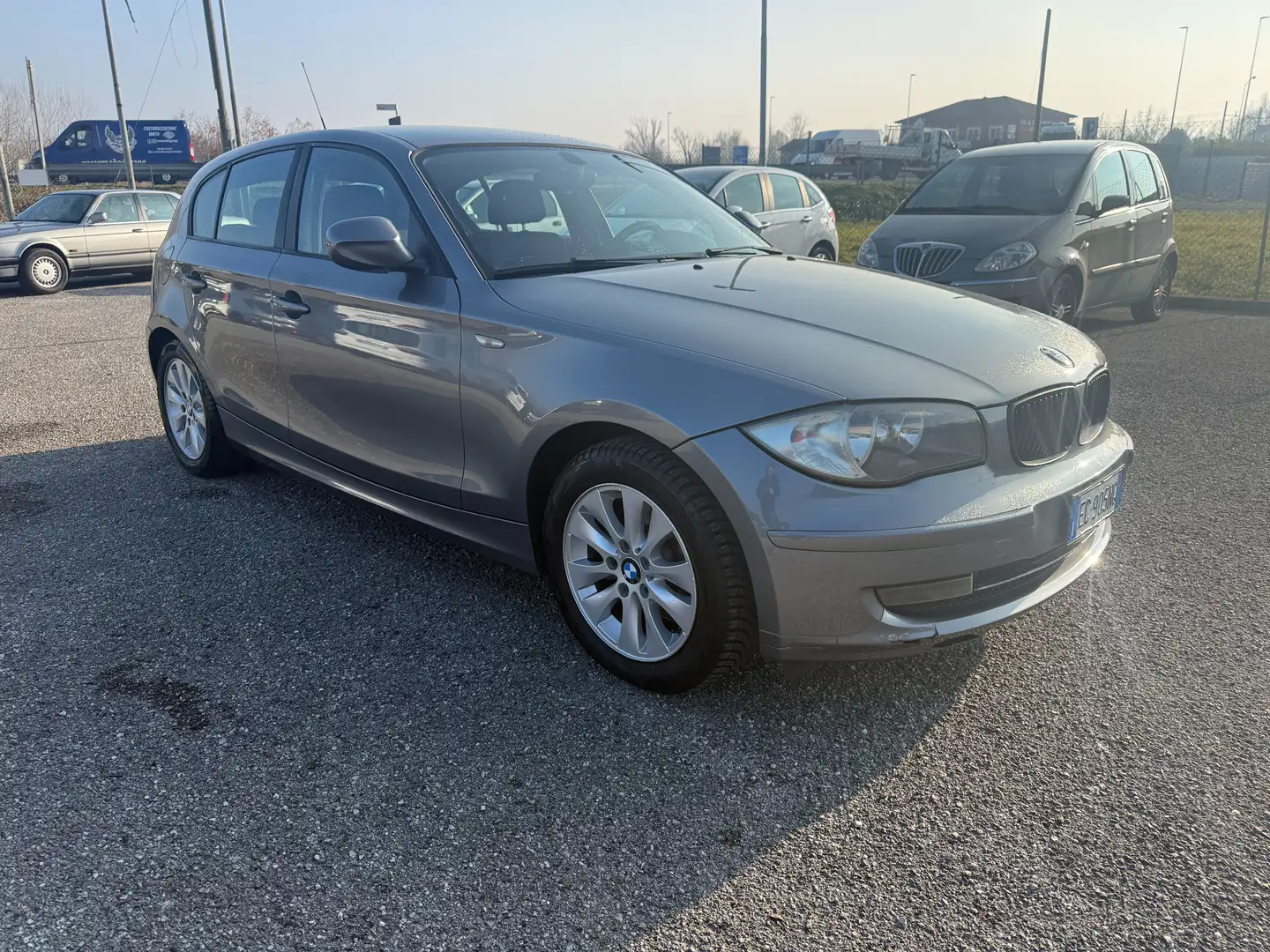 BMW 116 116d 5p 2.0 116cv Gri - 2