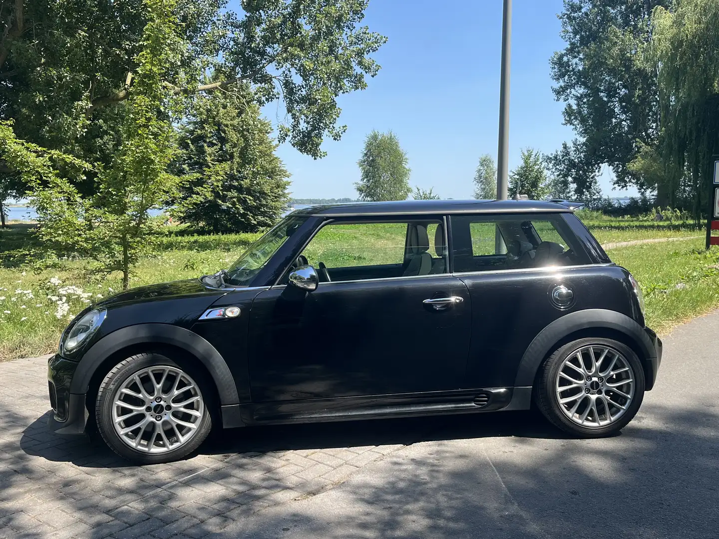 MINI Cooper 1.6 Cooper S Zwart - 2