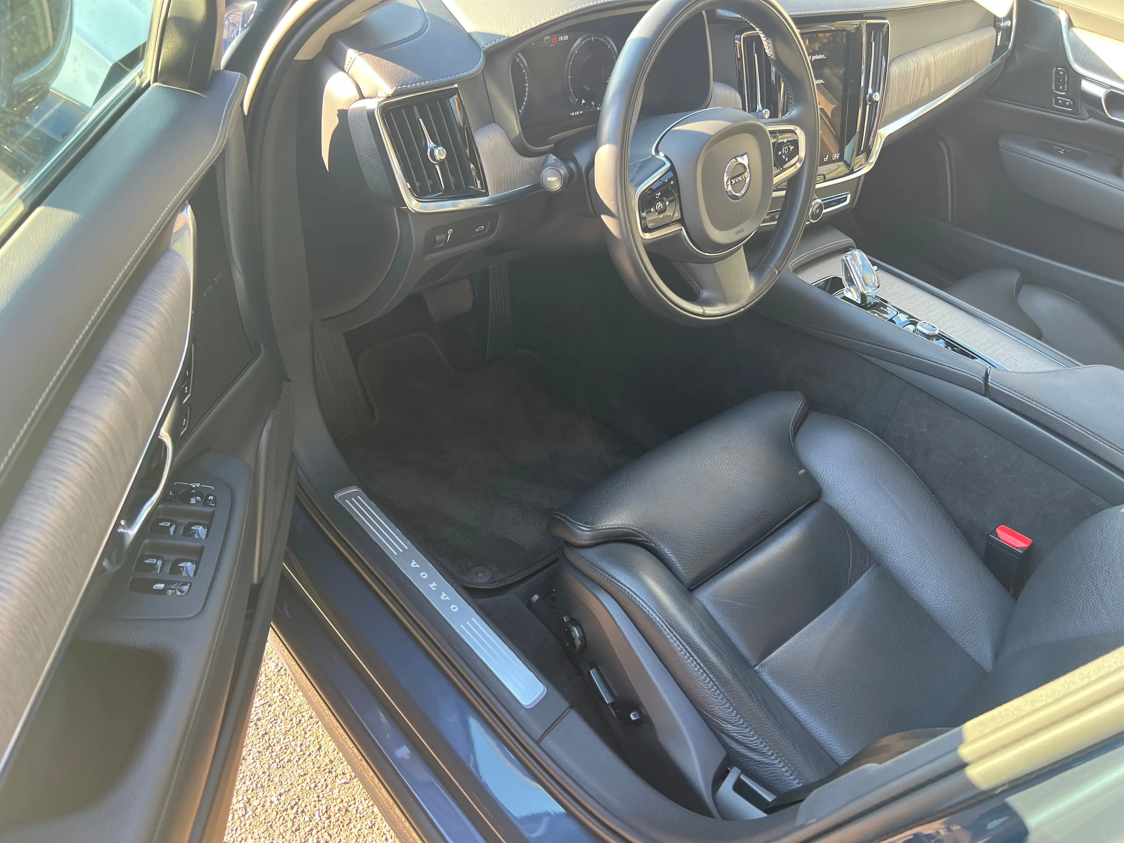 Volvo S90 Inscription AWD — photo 9