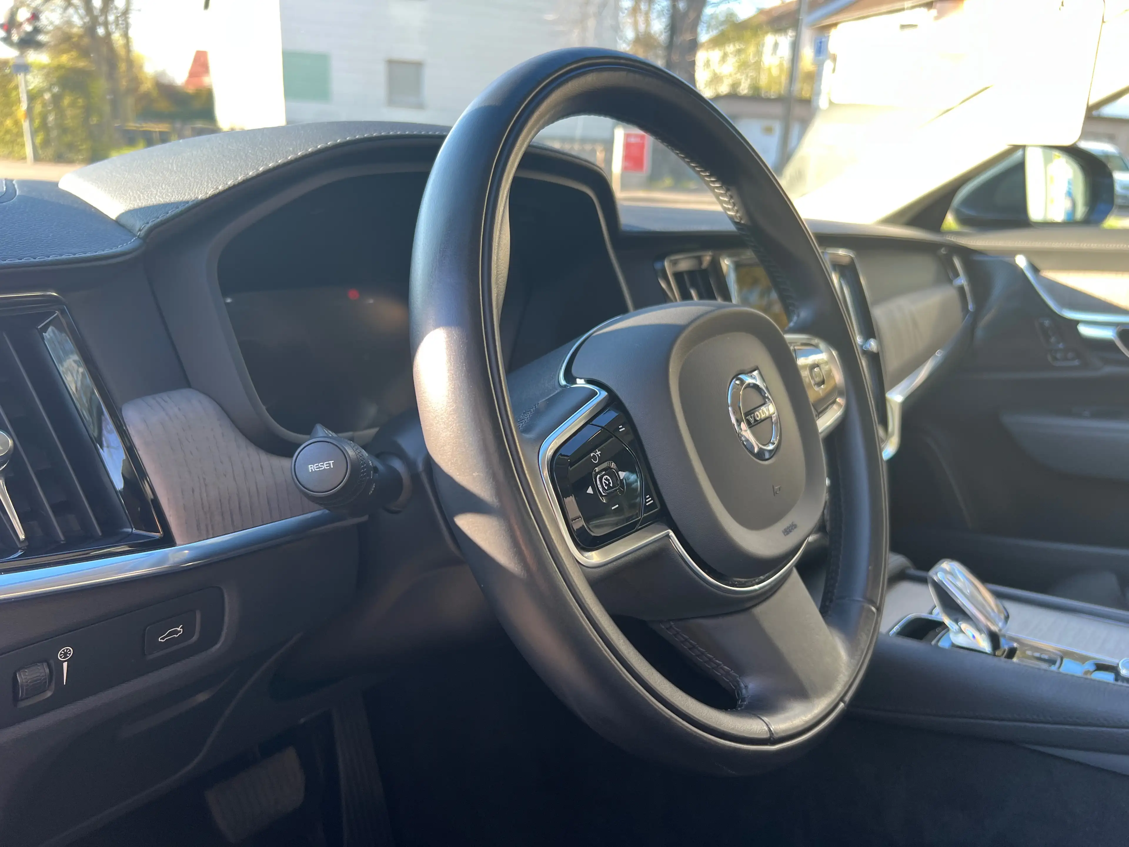 Volvo S90 Inscription AWD — photo 8