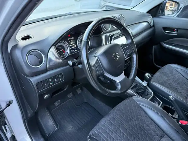 Suzuki Vitara view 12