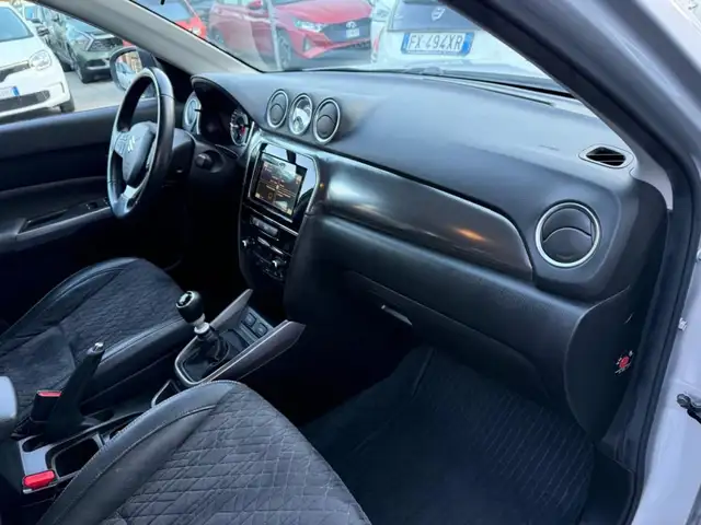 Suzuki Vitara view 13