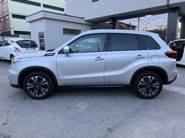Suzuki Vitara view 2