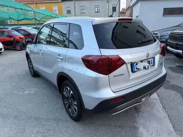 Suzuki Vitara view 3