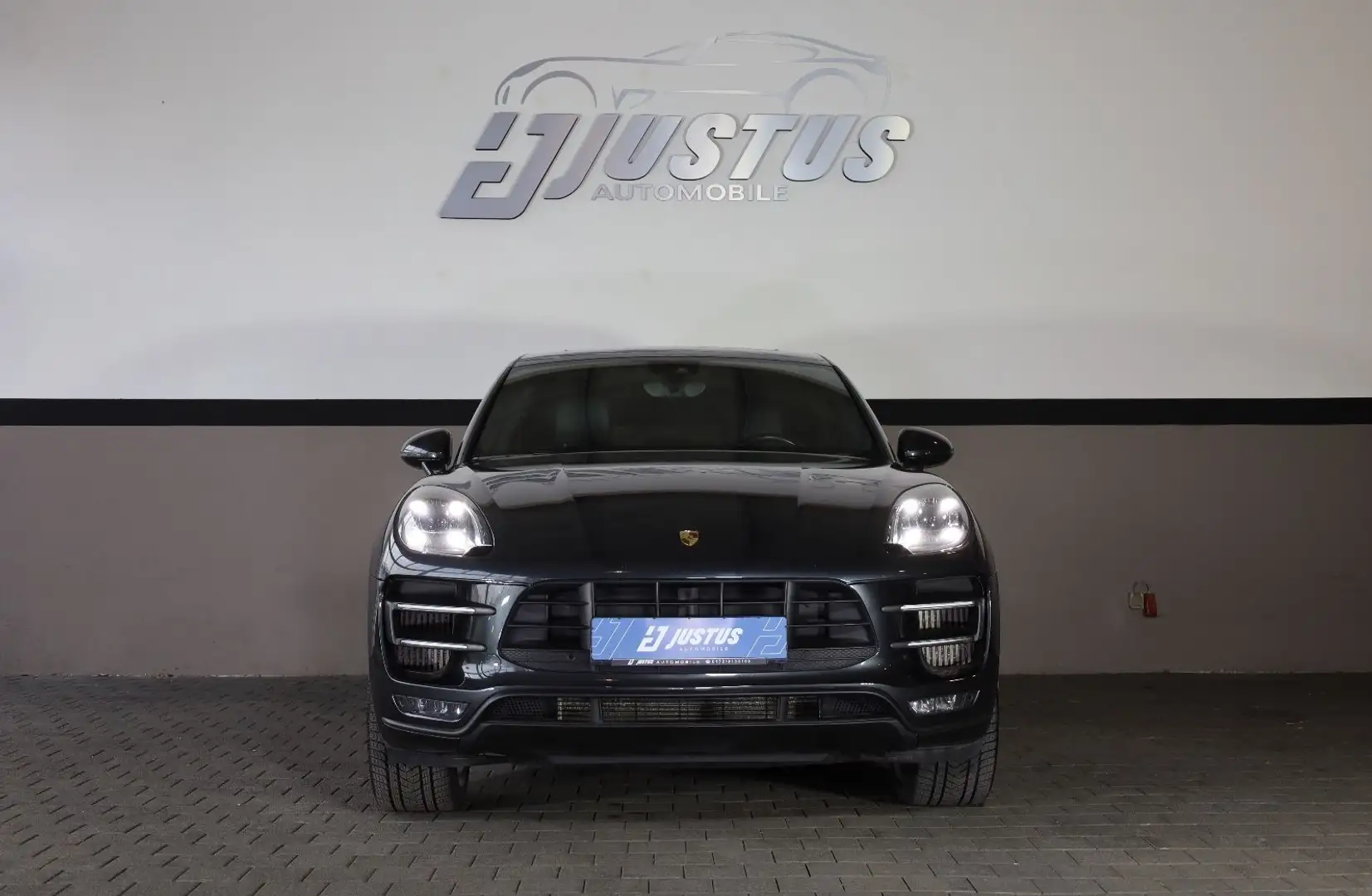 Porsche Macan Turbo/AIRMATIC/PANO/BOSÉ/4xSHZ/LHZ/SBL/R21 siva - 2