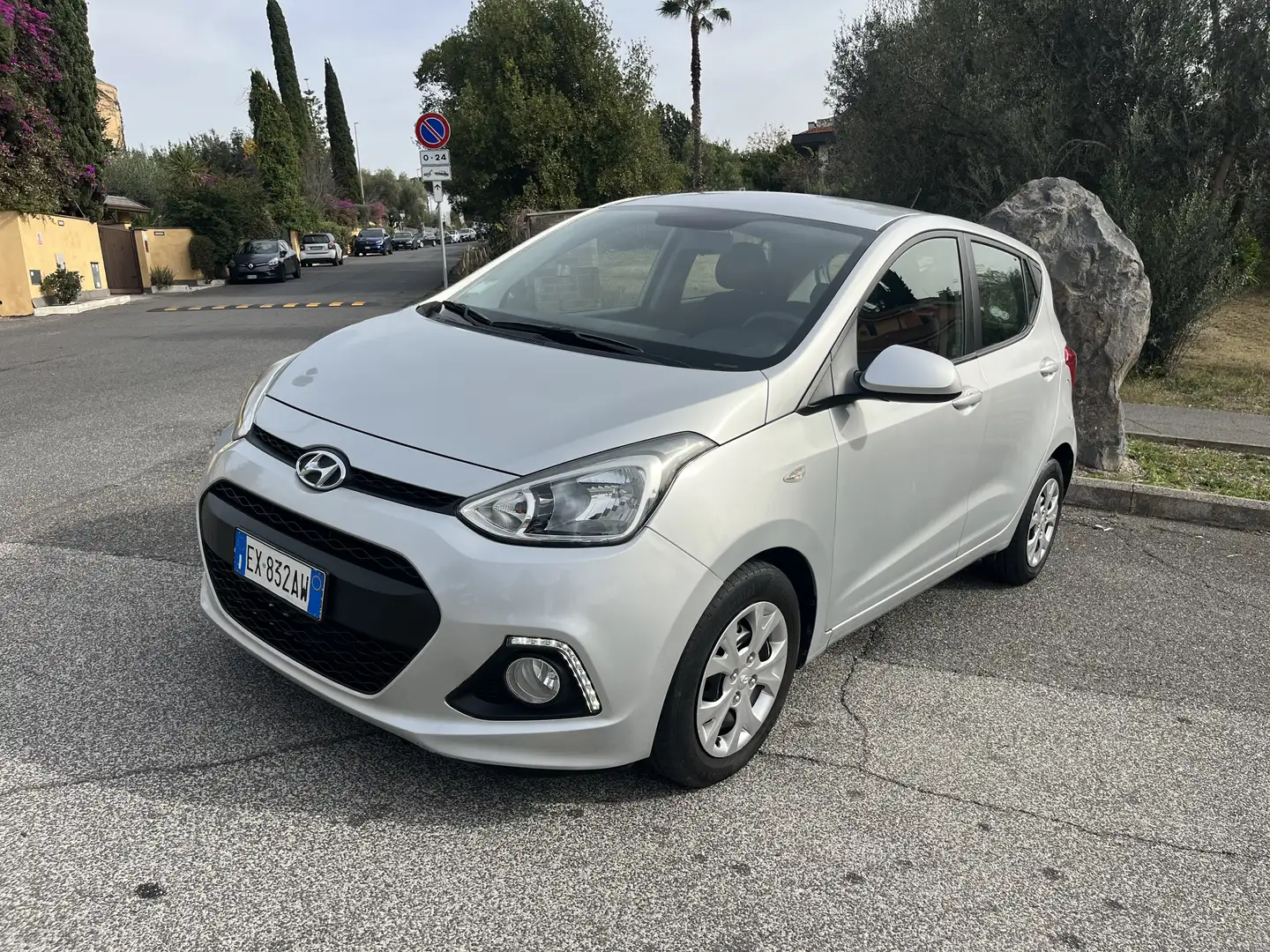 Hyundai i10 1.1 confort BZ/GPL Unipro’perfetta in tutto Argento - 2