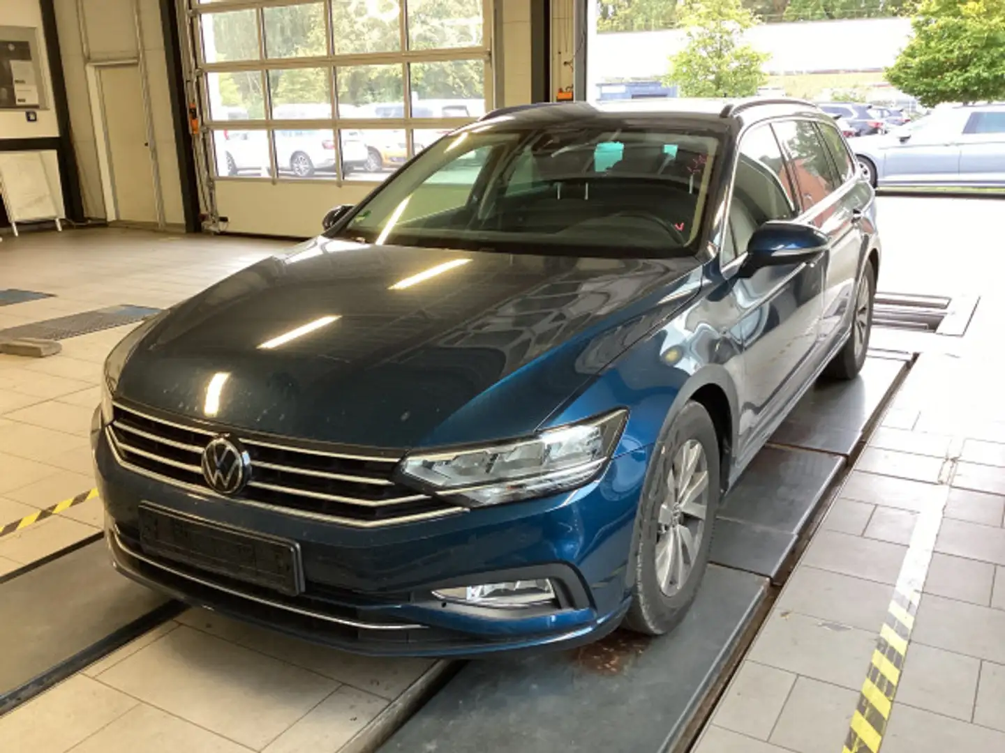 Volkswagen Passat Variant 2.0 TDI DSG Nav CarPlay TravelAss Blau - 2