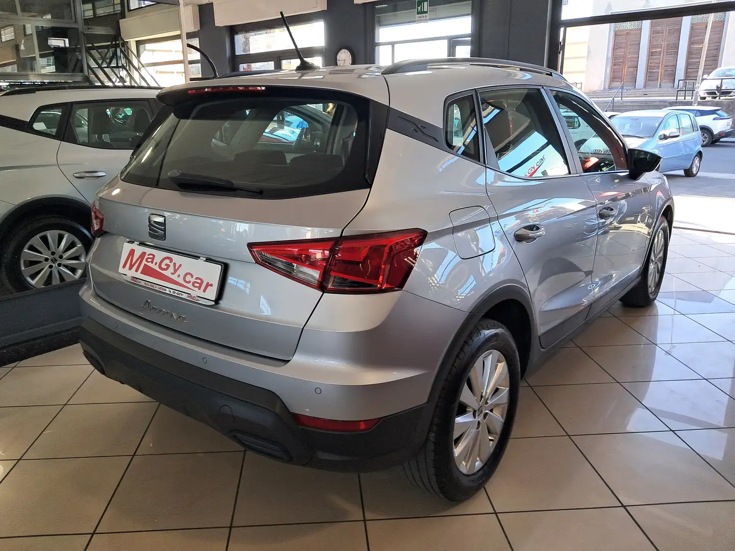 SEAT Arona 1.0 EcoTsi 95 cv Style Argento - 2