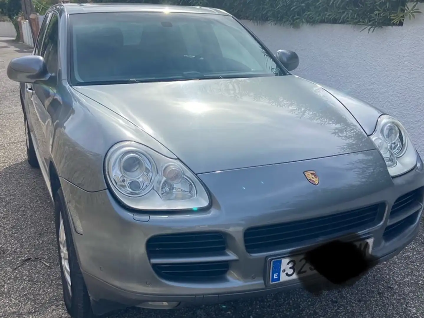Porsche Cayenne Grey - 1