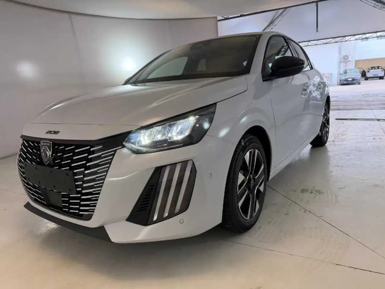 Peugeot 208 1.2 Turbo Allure — photo 1 of 21