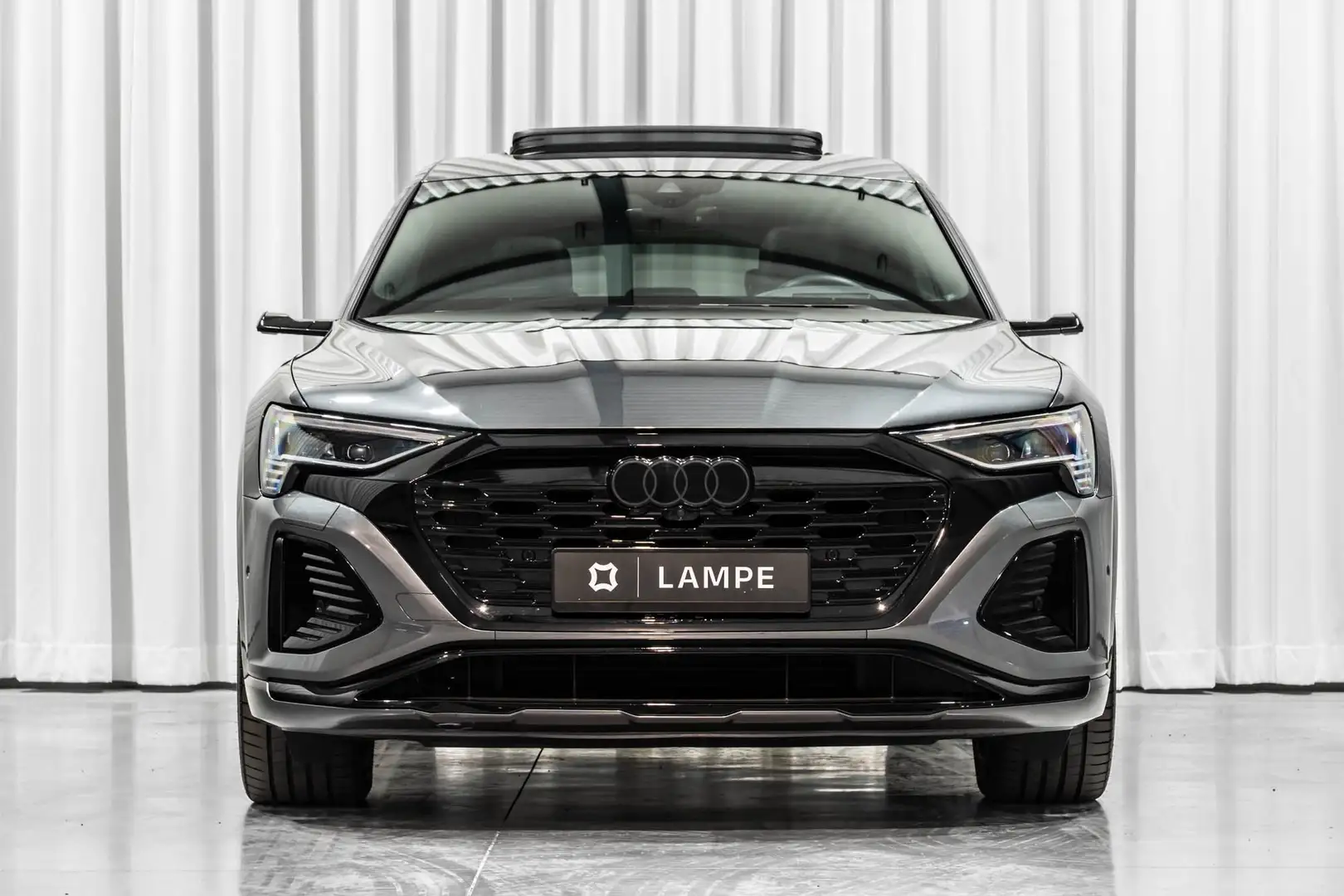 Audi Q8 e-tron 55 Quattro Competition Pano B&O SoftClose Trekhaak Grigio - 2