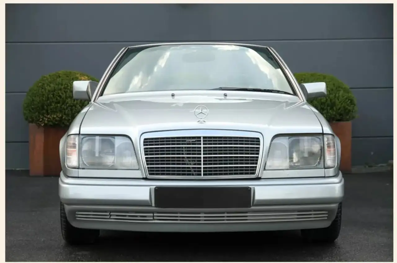 Mercedes-Benz 300 CE 24S Cabriolet W124, foto 2