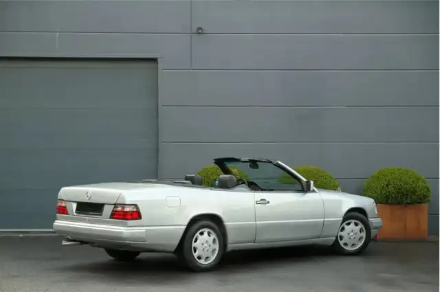 Mercedes-Benz 300 CE 24S Cabriolet W124