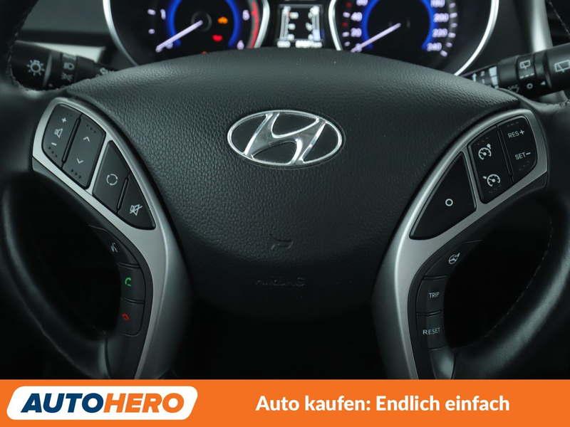 Hyundai i30 1.6 CRDi Premium blue*NAVI*TEMPO*CAM*PDC*SHZ*AHK* — photo 19