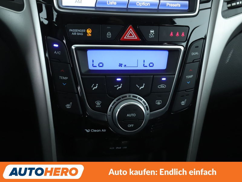 Hyundai i30 1.6 CRDi Premium blue*NAVI*TEMPO*CAM*PDC*SHZ*AHK* — photo 22