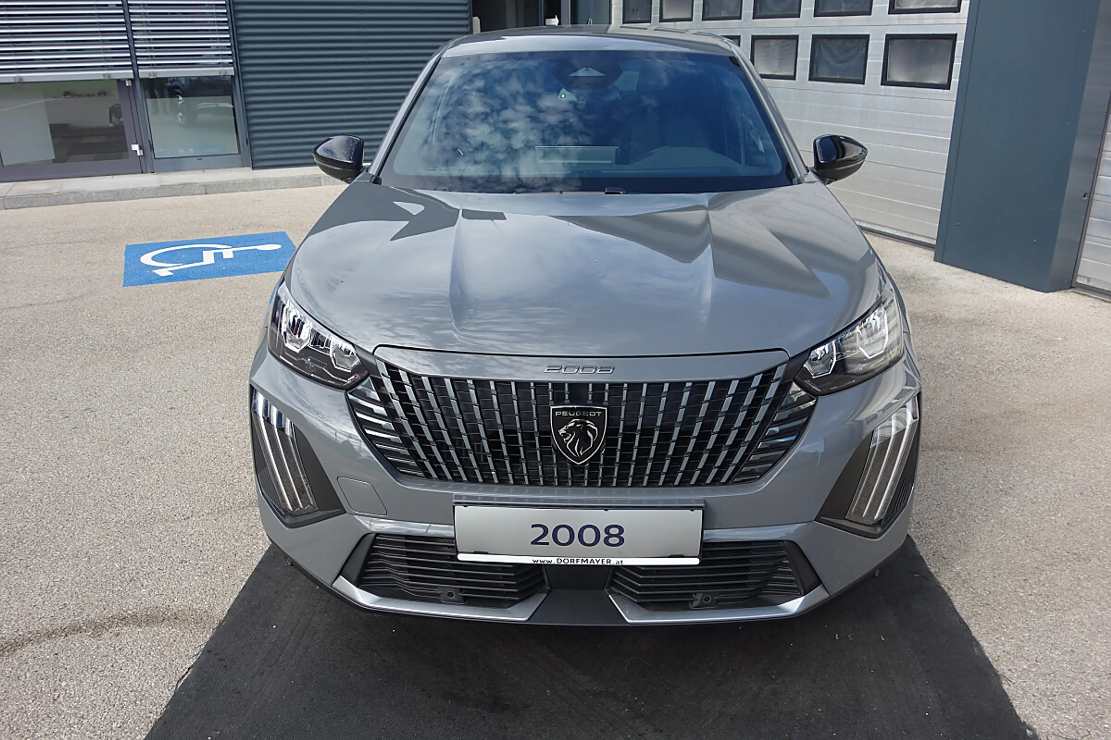 Peugeot 2008 Hybrid 145 e-DCS6 Allure — photo 2