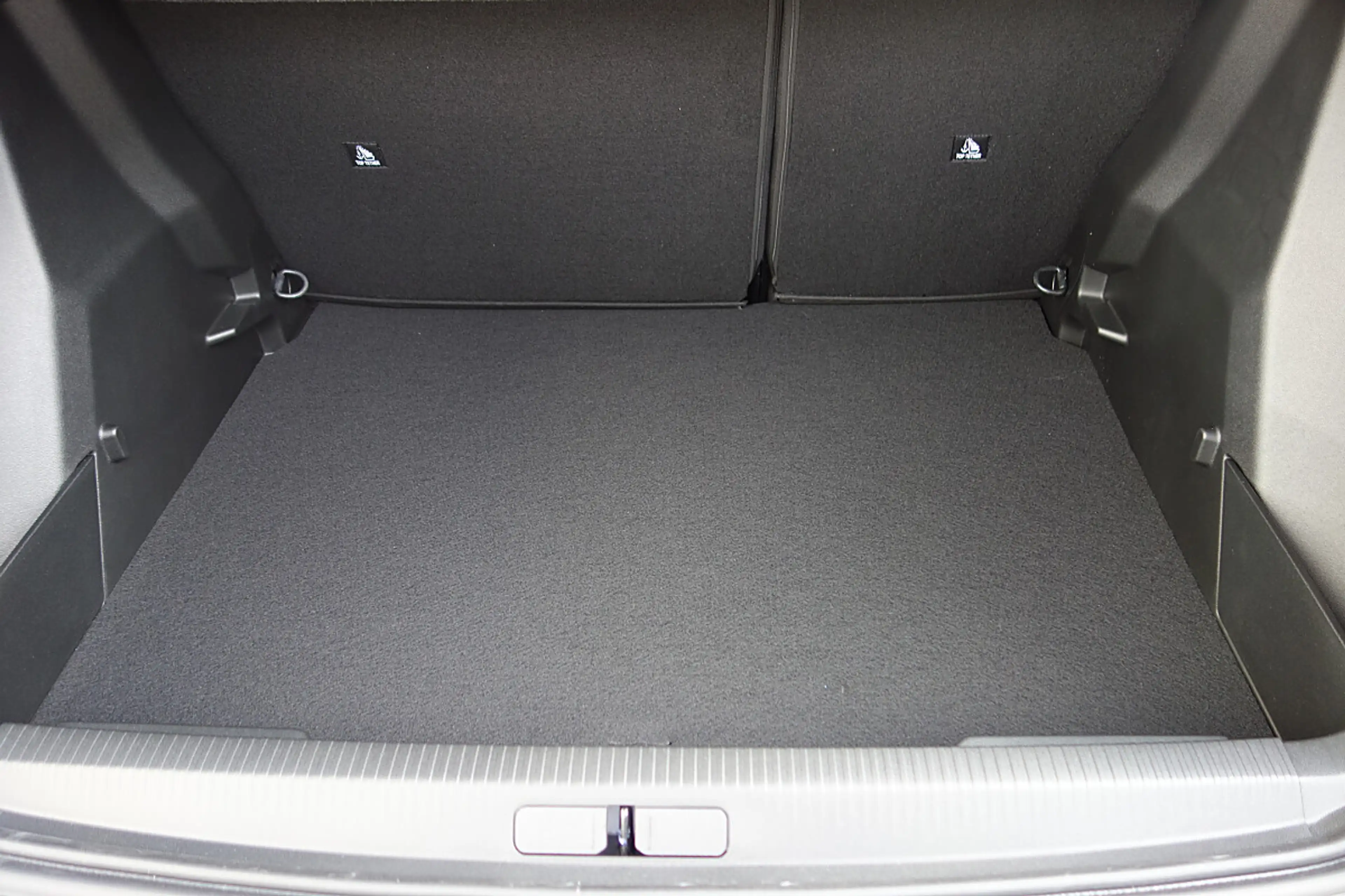 Peugeot 2008 Hybrid 145 e-DCS6 Allure — photo 7