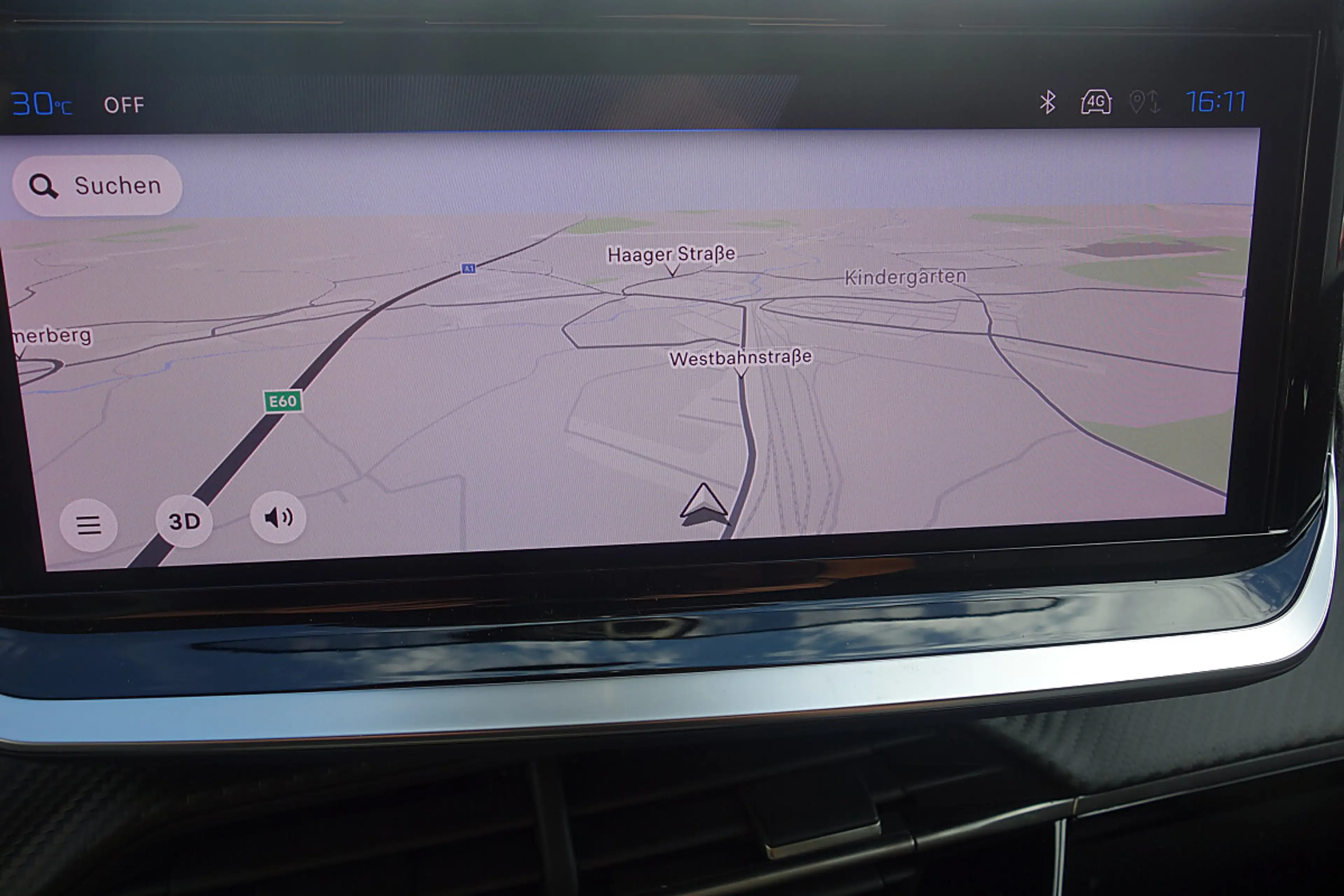 Peugeot 2008 Hybrid 145 e-DCS6 Allure — photo 15