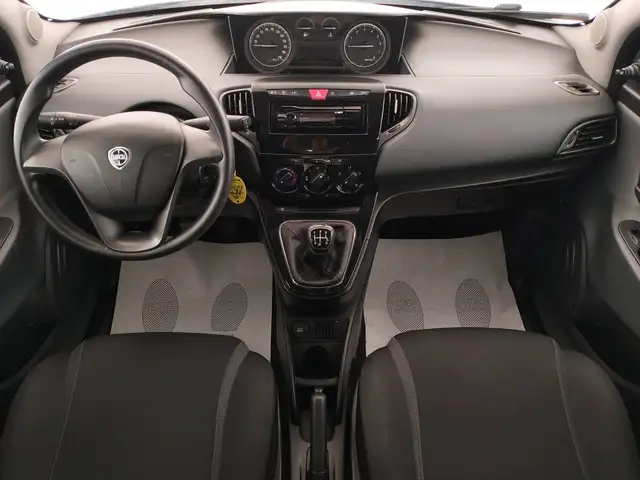 Lancia Ypsilon view 8