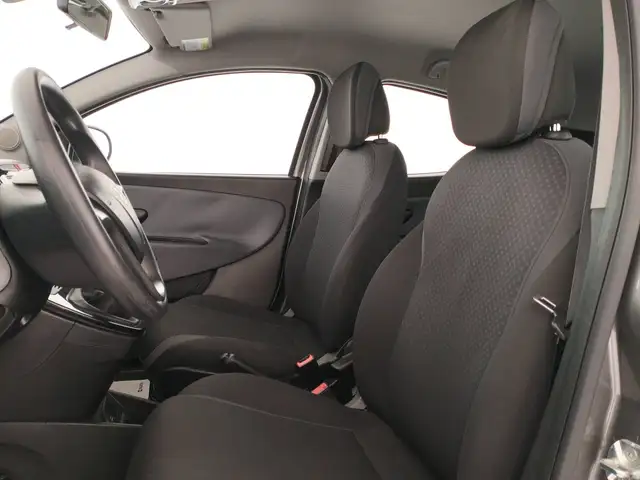 Lancia Ypsilon view 10