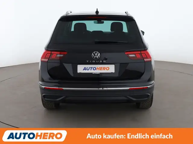 Volkswagen Tiguan view 5