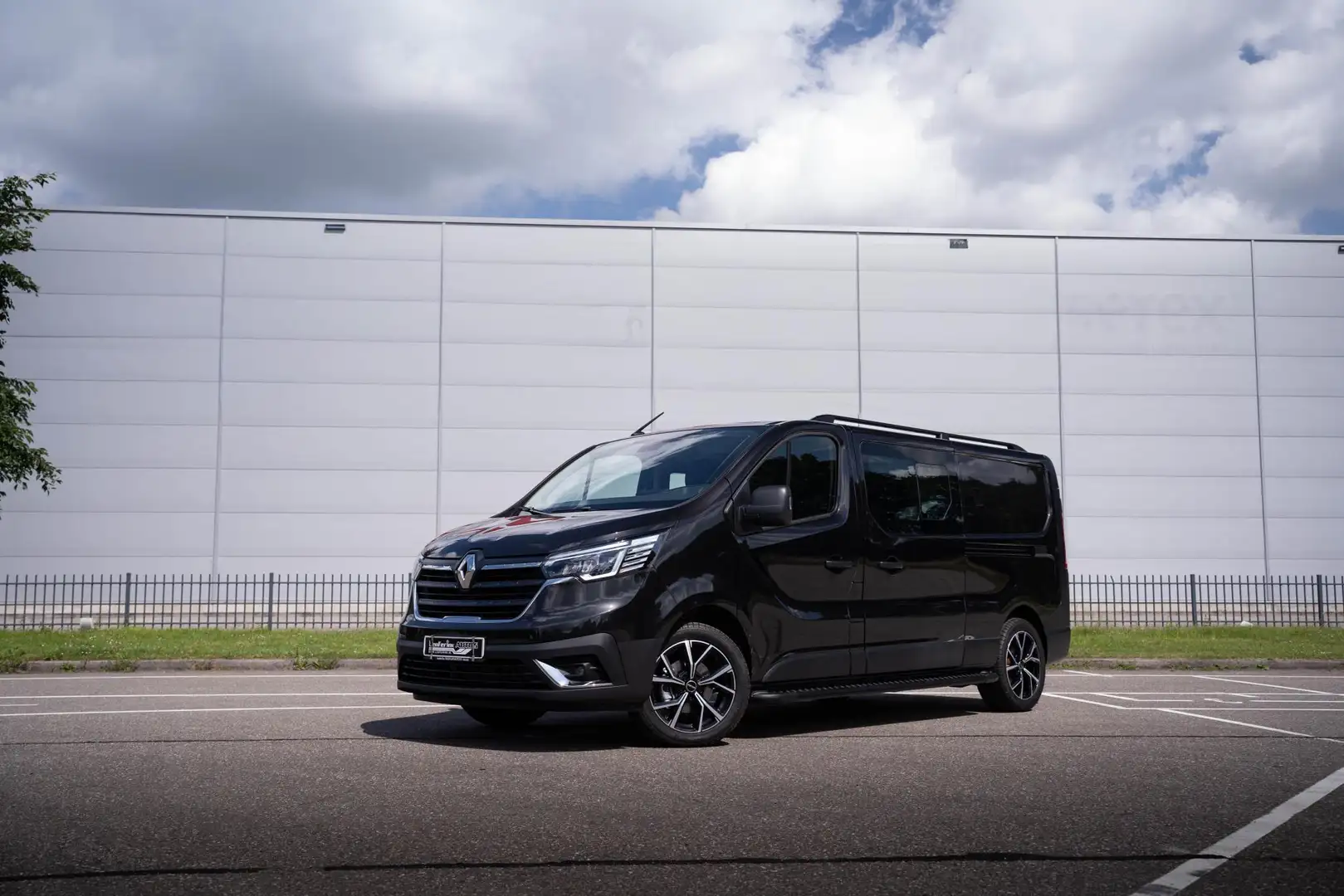 Renault Trafic 2.0 DCi 170 pk Dubbel Cabine Aut. Navi, 18" LMV 2x Zwart - 2