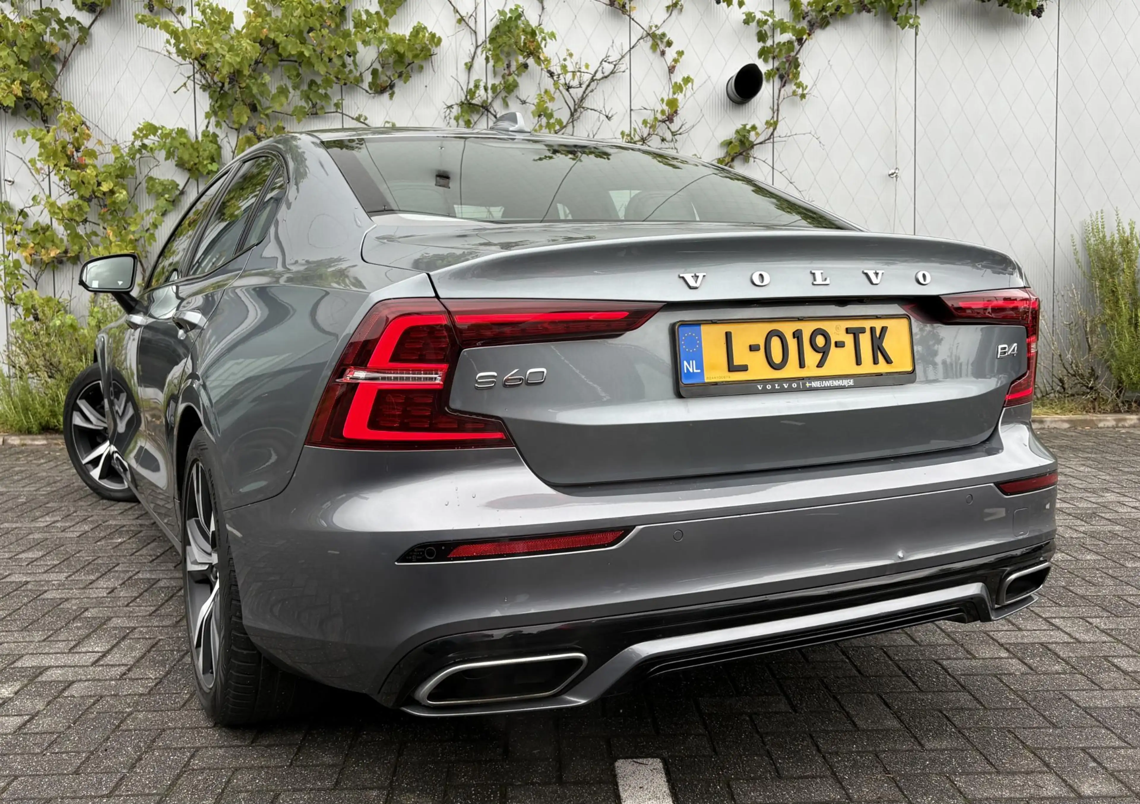 Volvo S60 2.0 B4 R-Design | Trekhaak | Harman Kardon Audio | — photo 3