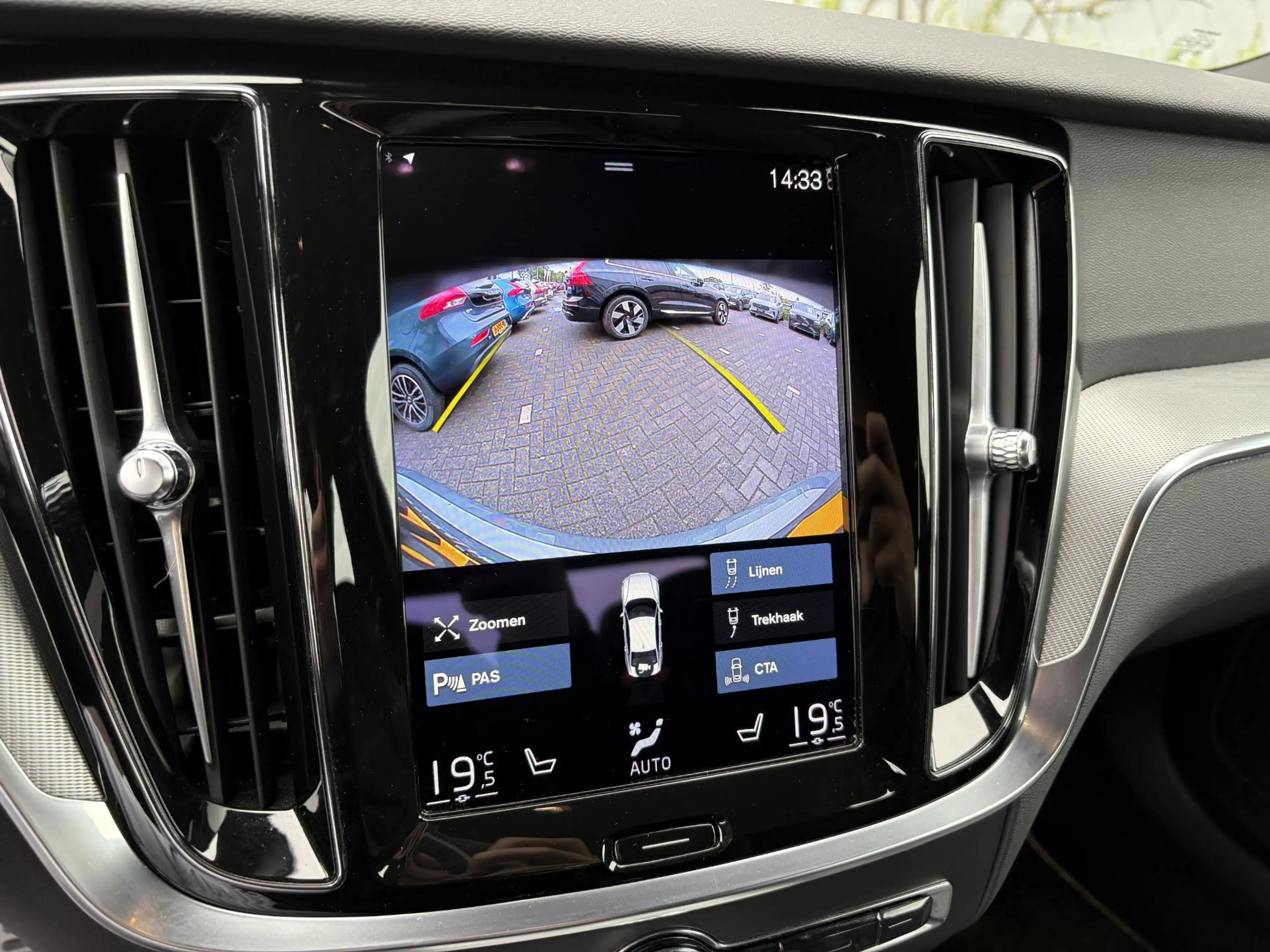 Volvo S60 2.0 B4 R-Design | Trekhaak | Harman Kardon Audio | — photo 14