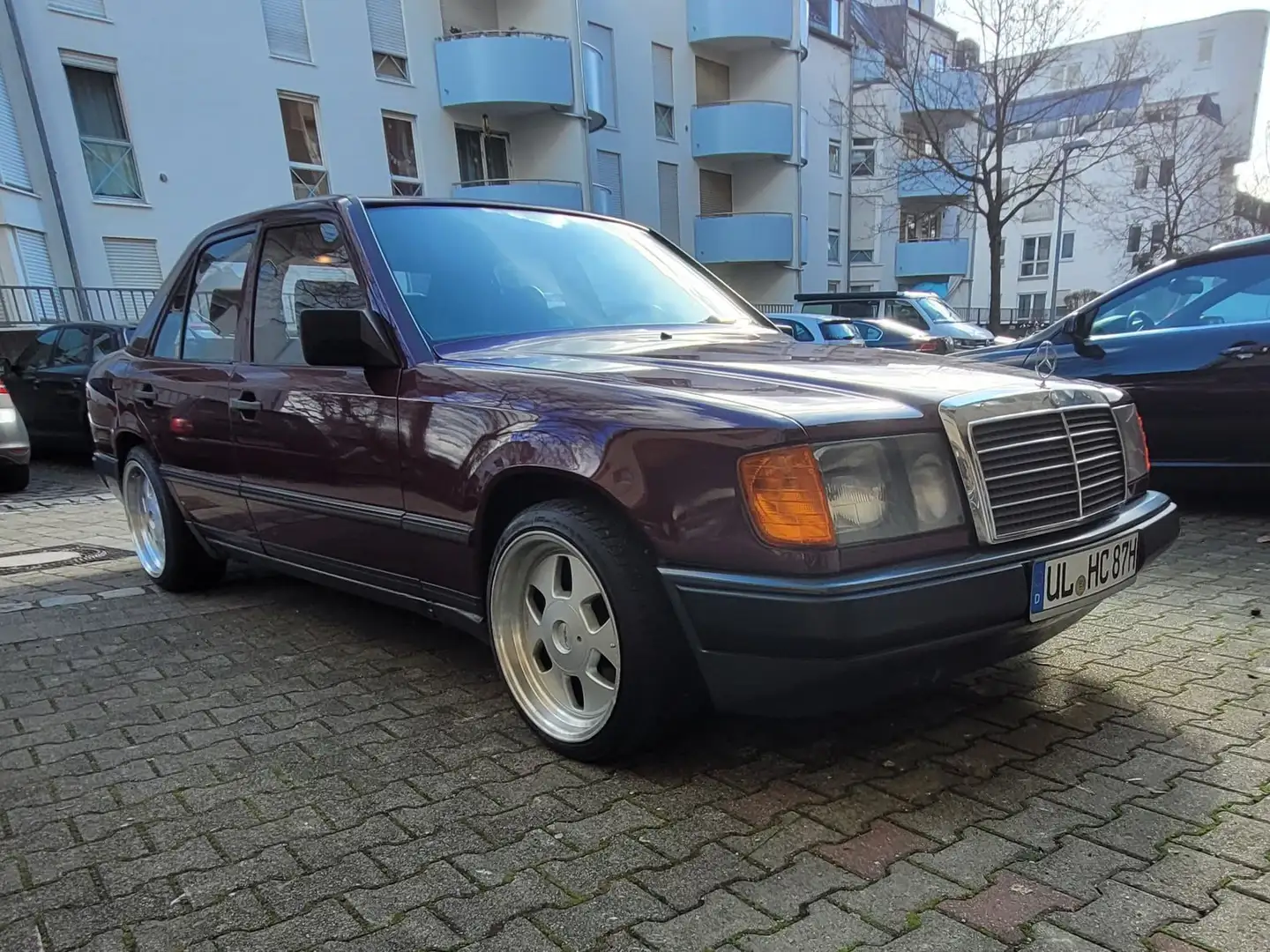 Mercedes-Benz 260 Rot - 2