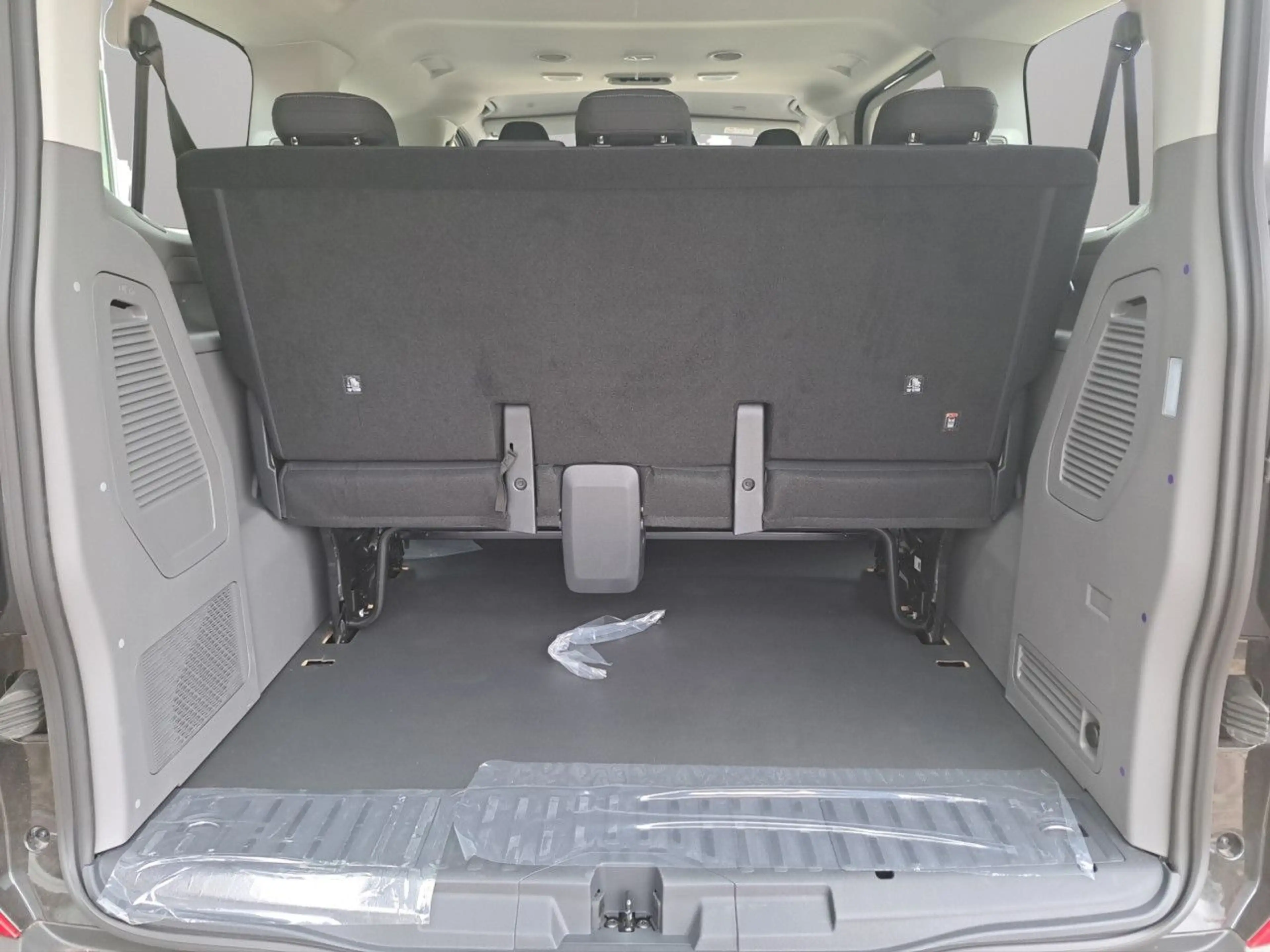 Volkswagen T7 Caravelle 4WD Allrad 2.0l TDI 9-Sitzer AHK Navi — photo 15