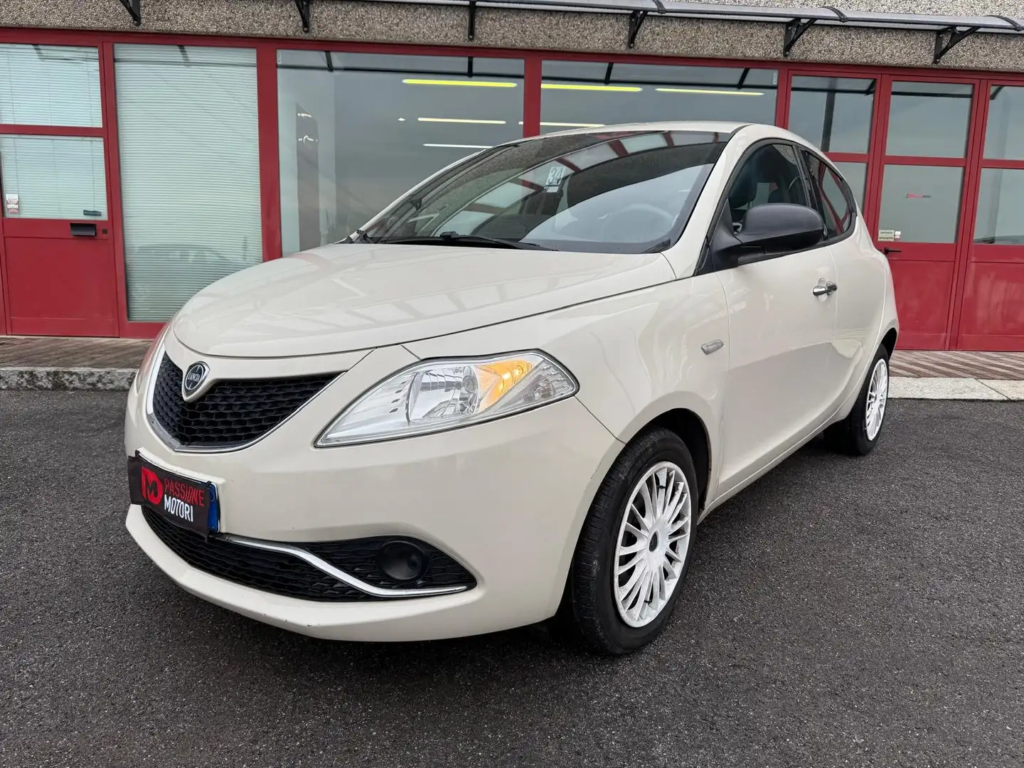 Lancia Ypsilon Ypsilon III 2015 1.2 Silver ecochic Gpl 69cv Beige - 1