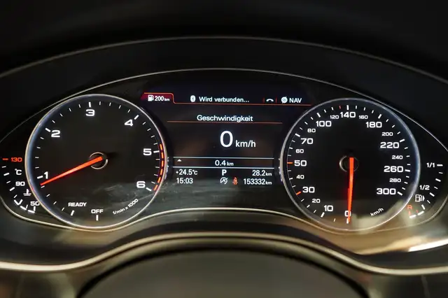 Audi A6 view 26