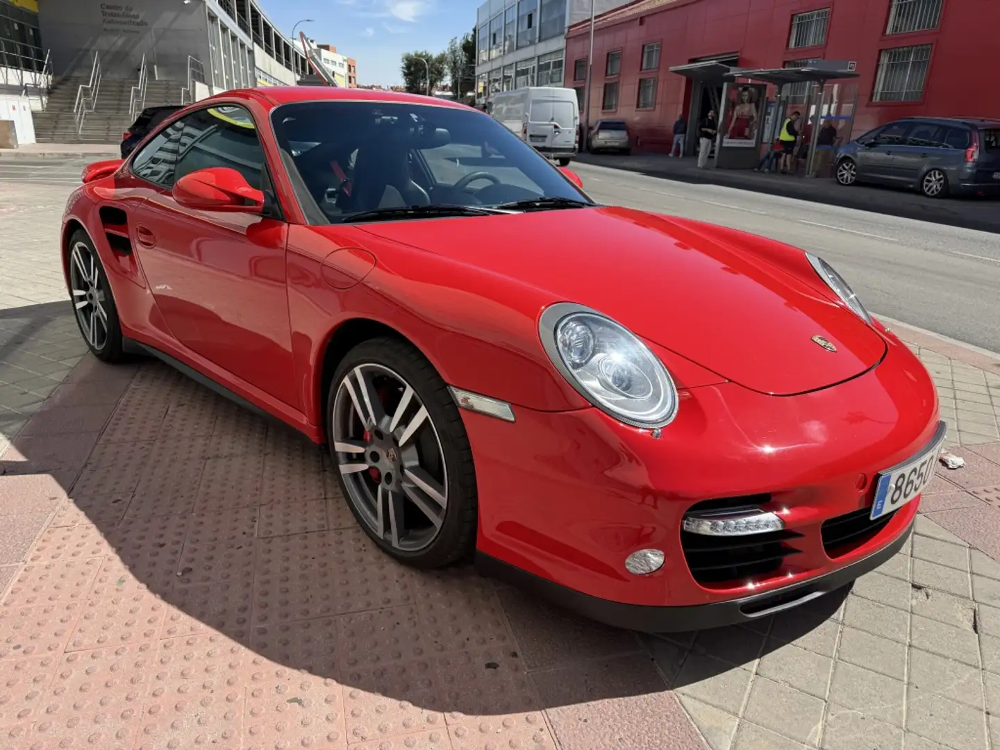 Porsche 911 Turbo Coupé PDK Rood - 2