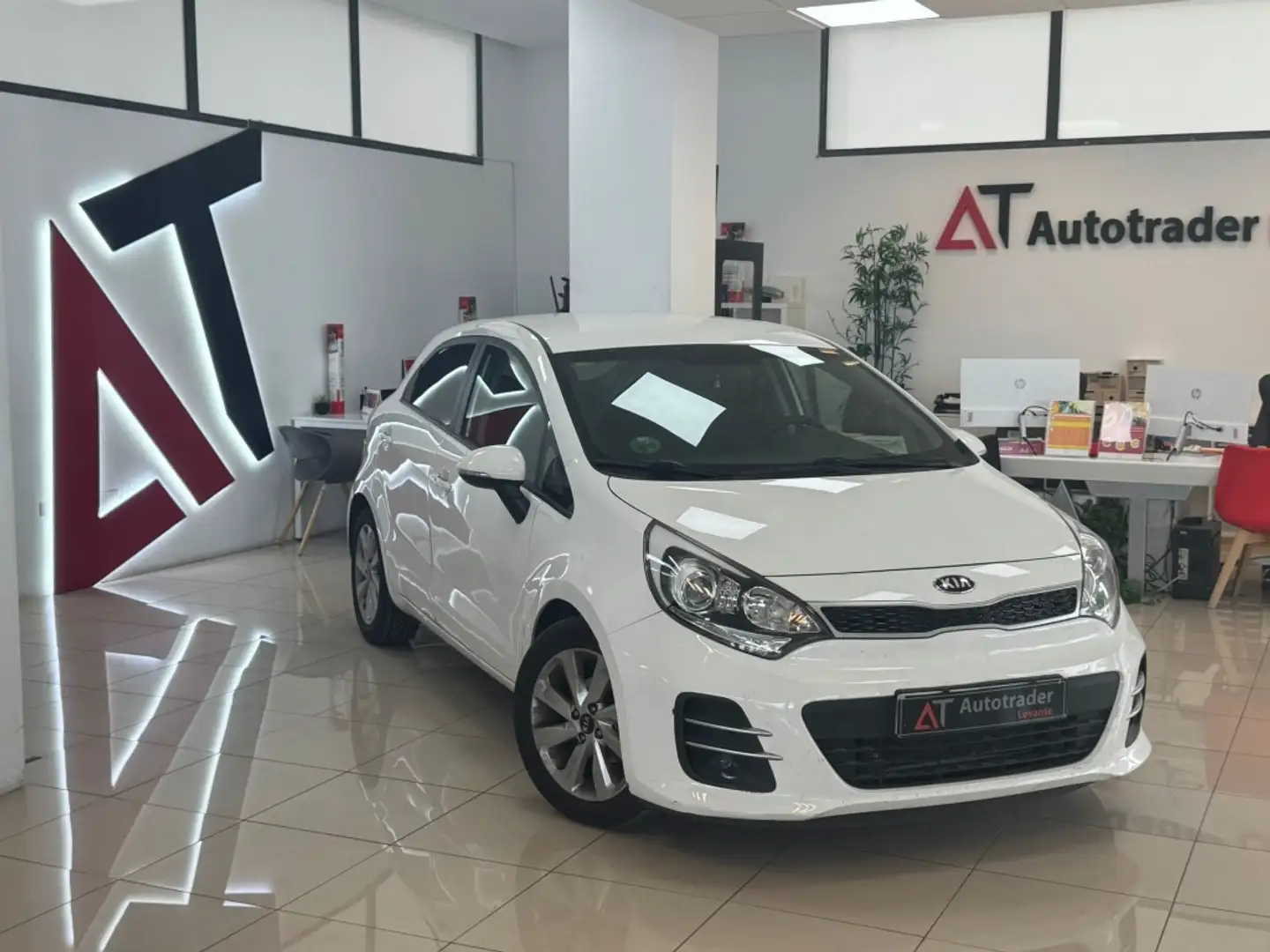 Kia Rio 1.2 Concept Blanc - 1