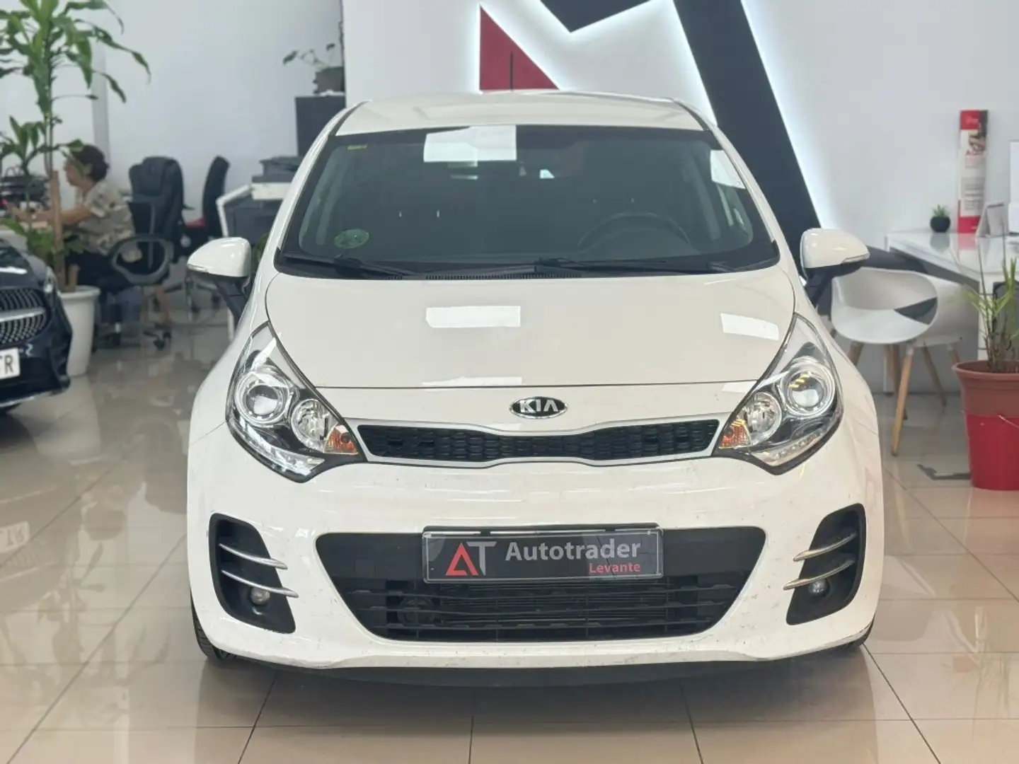 Kia Rio 1.2 Concept Blanc - 2