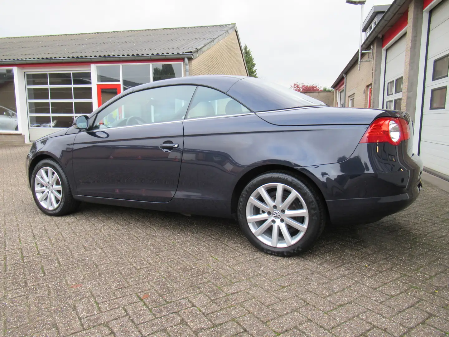 Volkswagen Eos 2.0-16v FSI CABRIODAK IS GEREVISEERD Blauw - 2