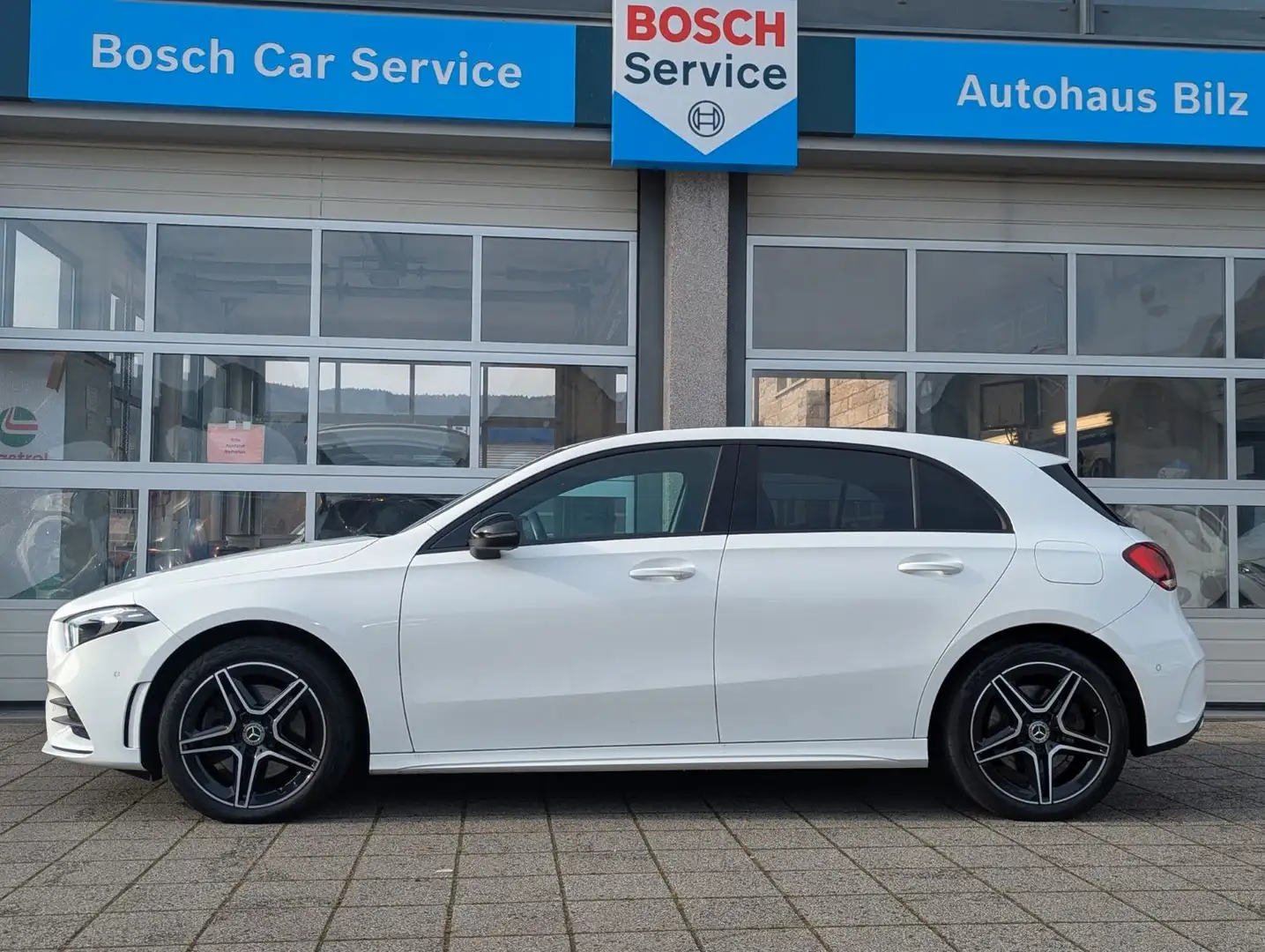 Mercedes-Benz A 250 e*AMG-Line*AHK*LED*Night-Paket*160KW Weiß - 2