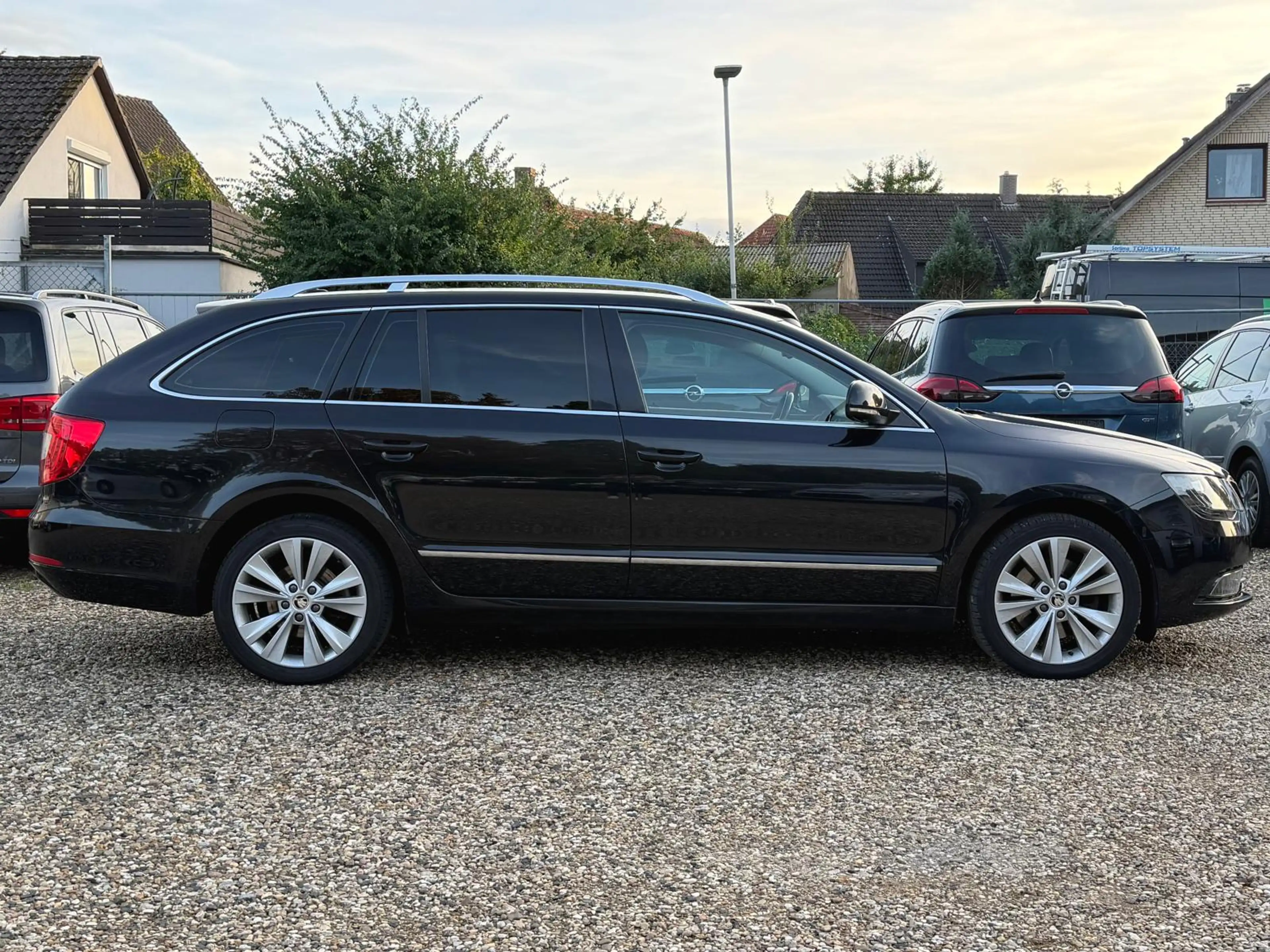 Skoda Superb 1.8 TSI Elegance 1Hand Xenon SHZ PDC AHK Navi Automatik Scheckheft bei Skoda — photo 7