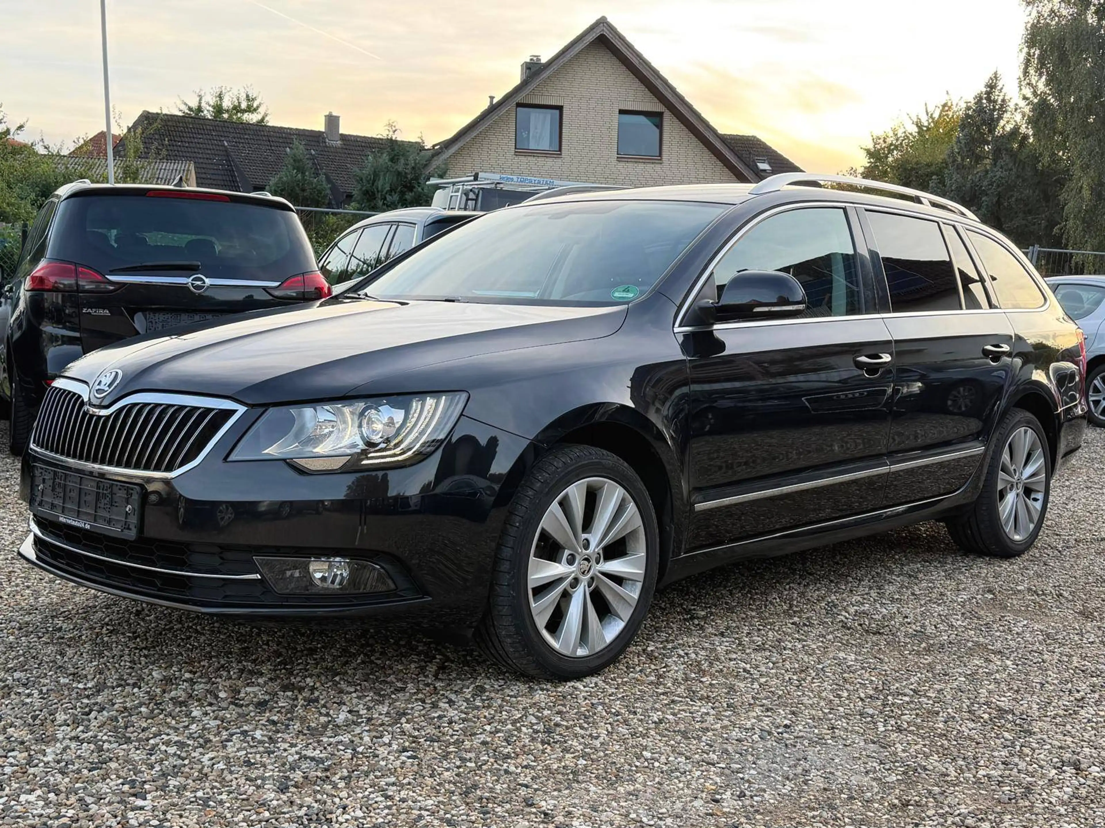 Skoda Superb 1.8 TSI Elegance 1Hand Xenon SHZ PDC AHK Navi Automatik Scheckheft bei Skoda