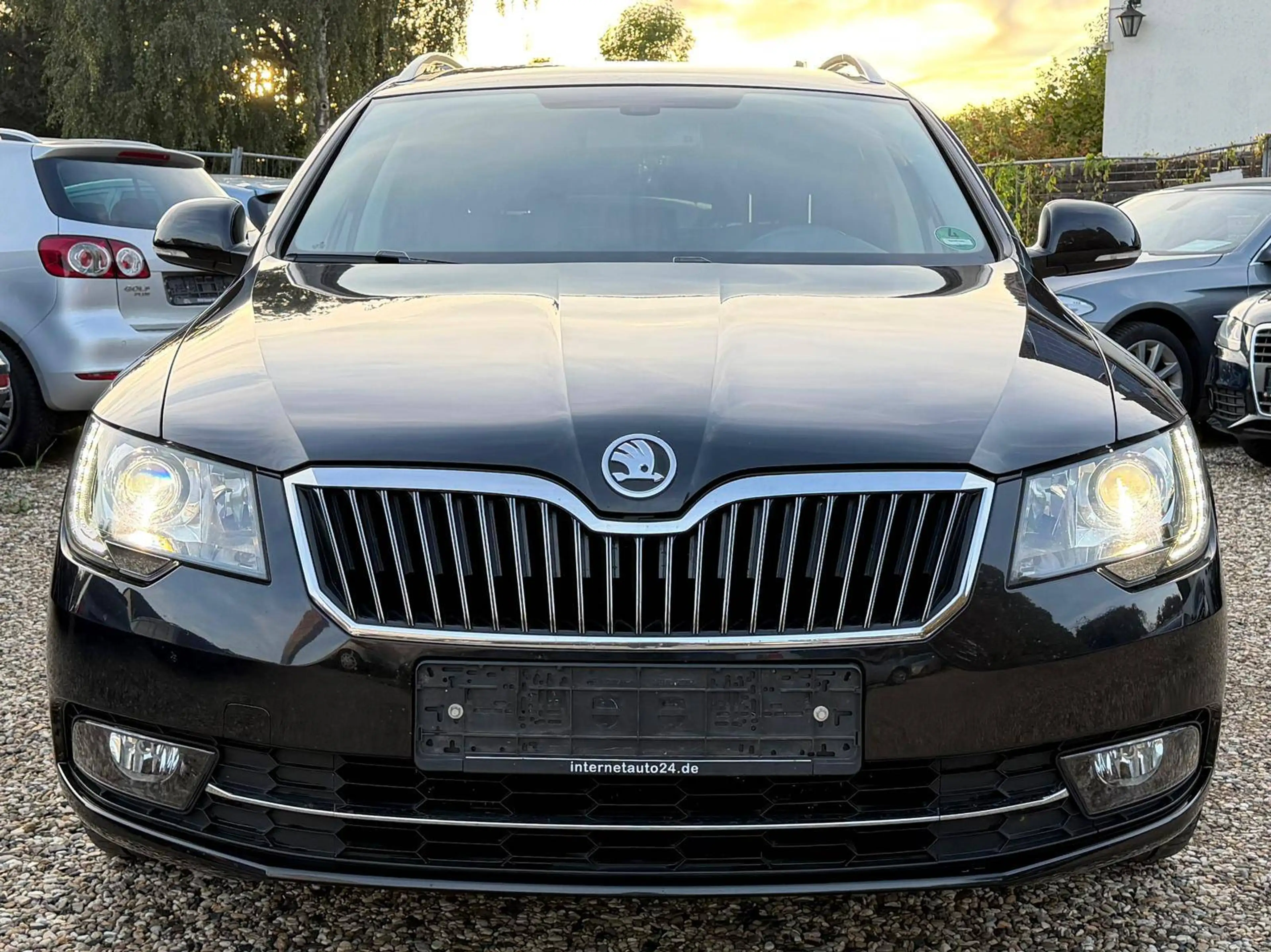 Skoda Superb 1.8 TSI Elegance 1Hand Xenon SHZ PDC AHK Navi Automatik Scheckheft bei Skoda — photo 9