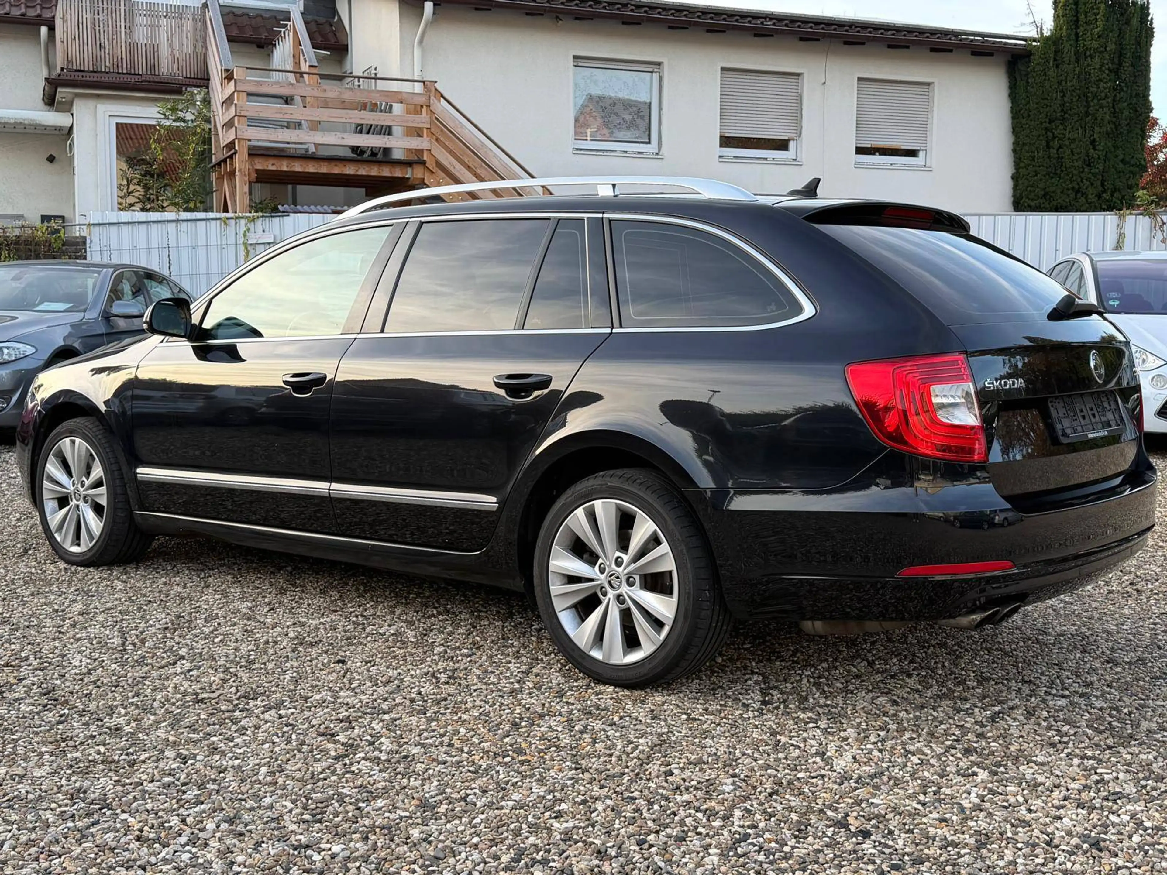 Skoda Superb 1.8 TSI Elegance 1Hand Xenon SHZ PDC AHK Navi Automatik Scheckheft bei Skoda — photo 3