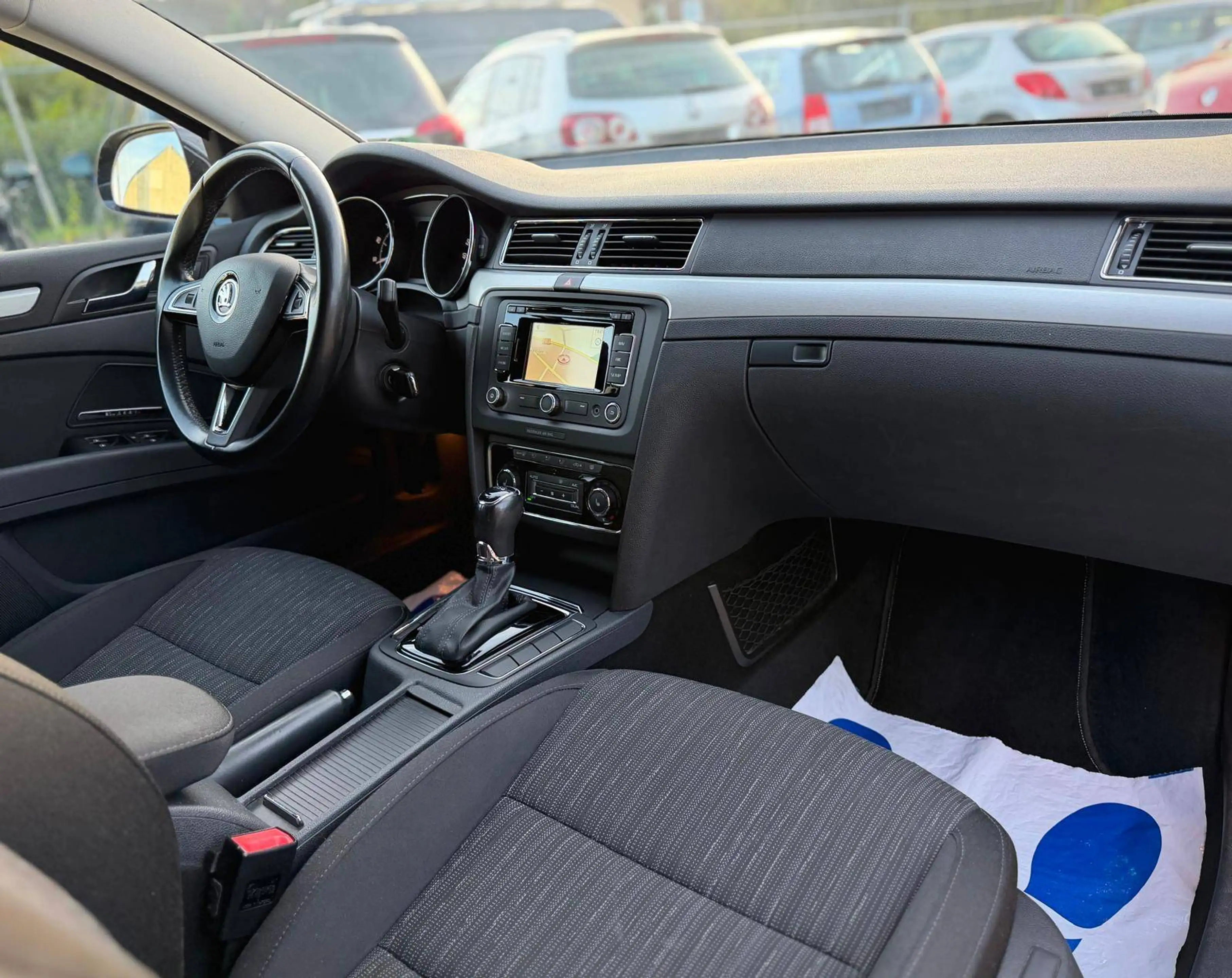 Skoda Superb 1.8 TSI Elegance 1Hand Xenon SHZ PDC AHK Navi Automatik Scheckheft bei Skoda — photo 12