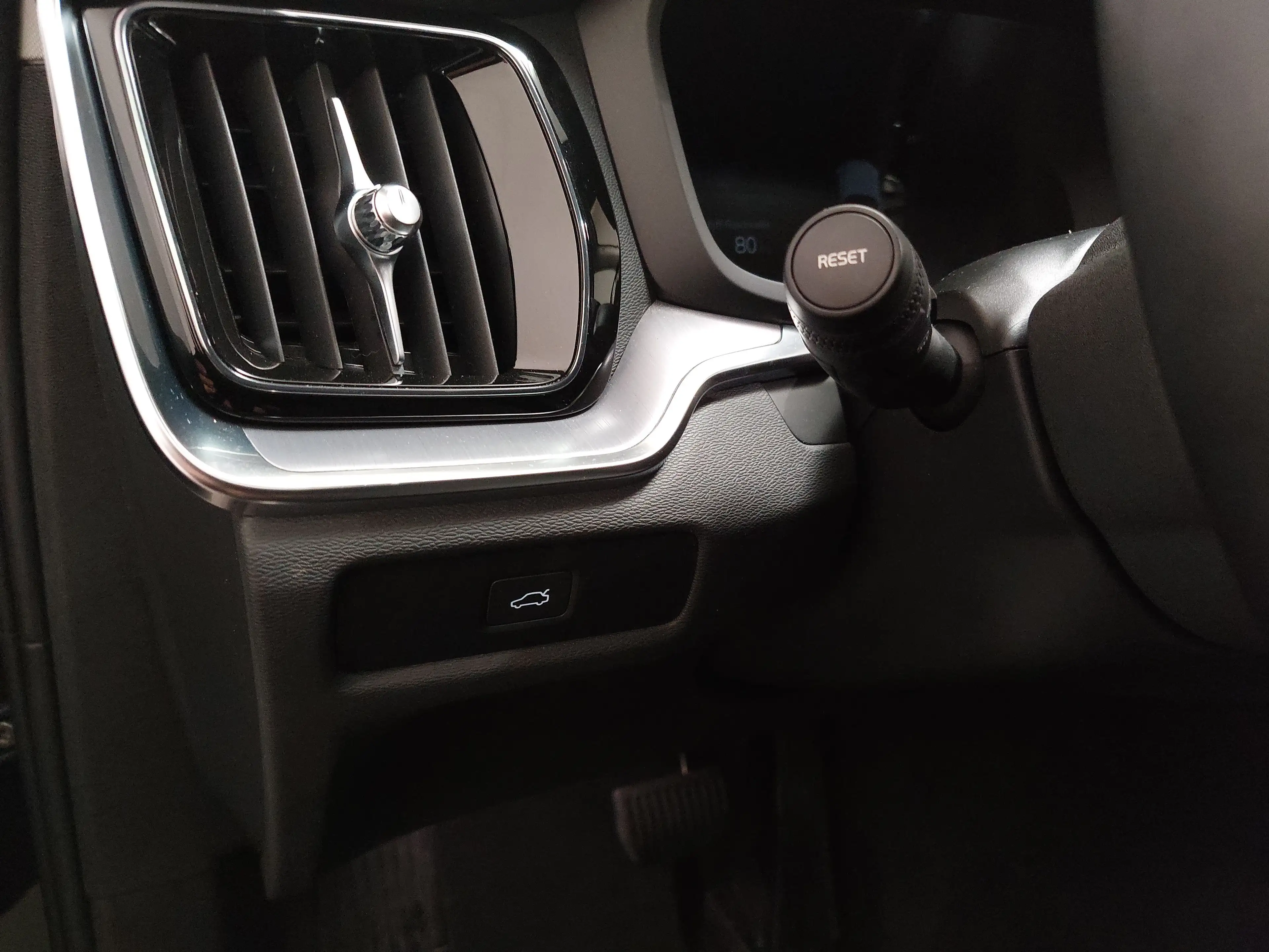 Volvo V60 B4 Navi LED Memory el.Heckklappe 4xShz KLIMAAUT TEMPO MFL SHZ VC PDC DAB KAMERA — photo 7